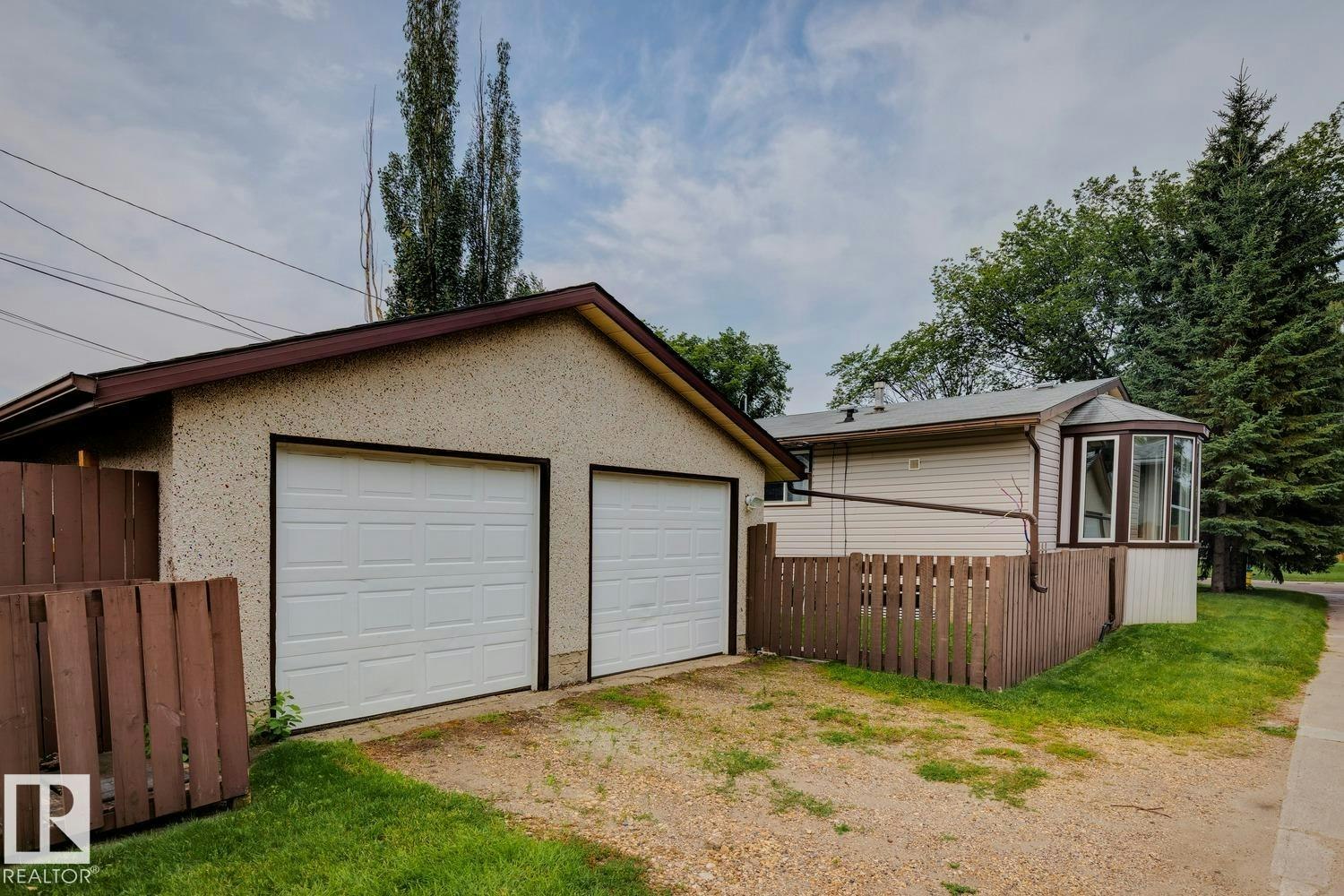 10151 71 Street, Edmonton, AB, T6A 2V6 - 35