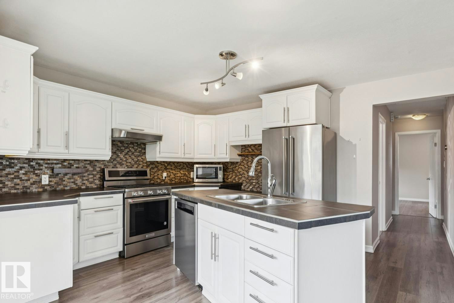 10151 71 Street, Edmonton, AB, T6A 2V6 - 8