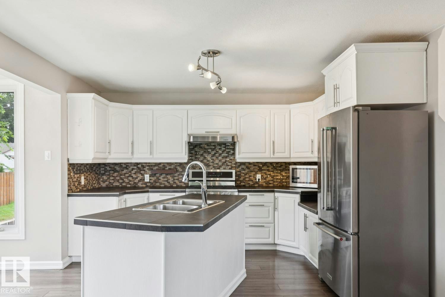 10151 71 Street, Edmonton, AB, T6A 2V6 - 6