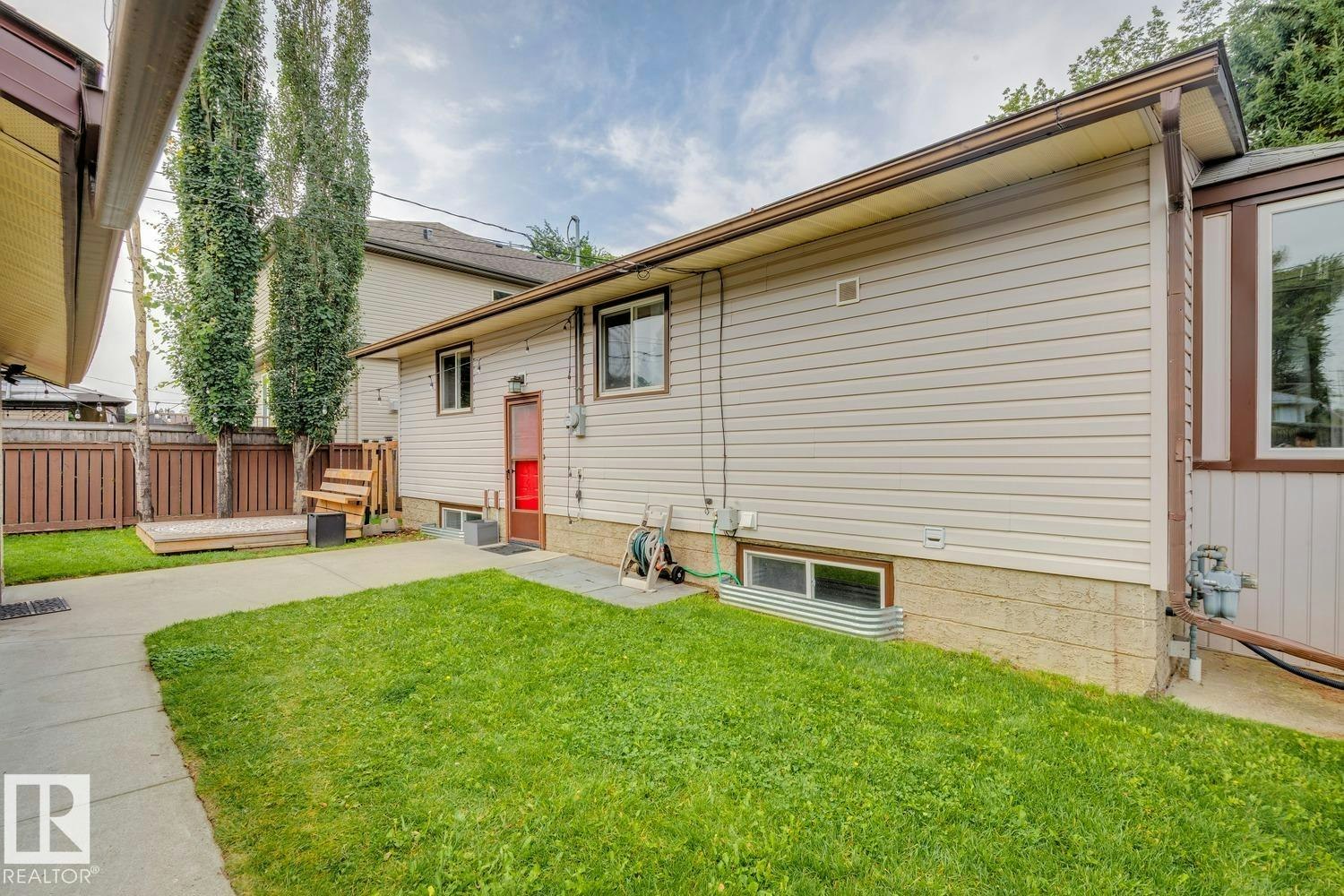 10151 71 Street, Edmonton, AB, T6A 2V6 - 30