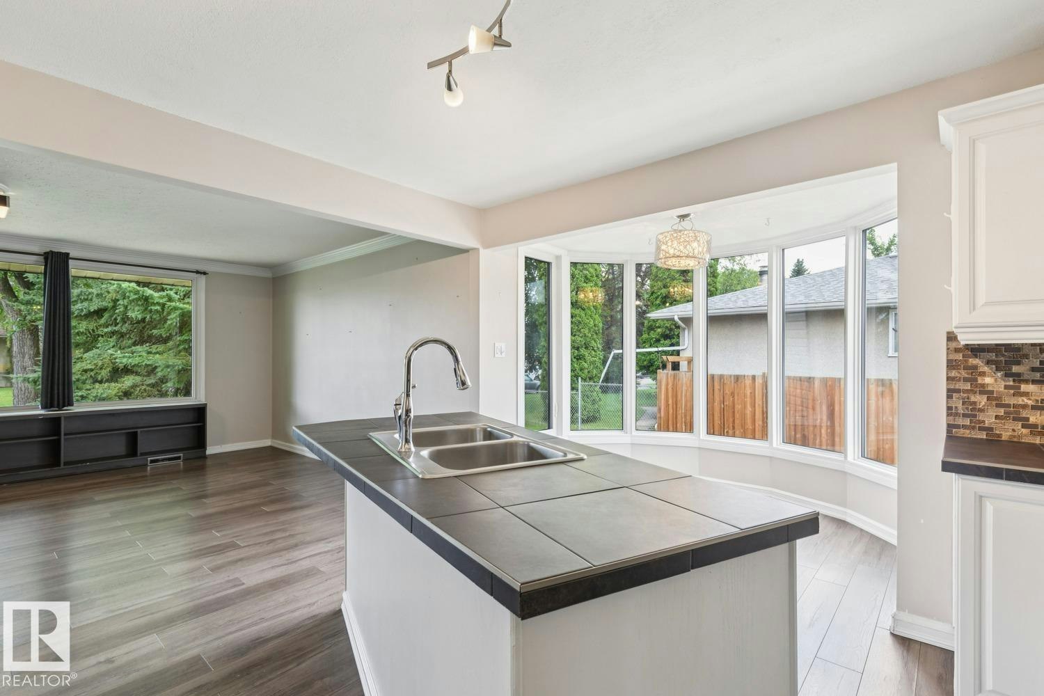10151 71 Street, Edmonton, AB, T6A 2V6 - 10