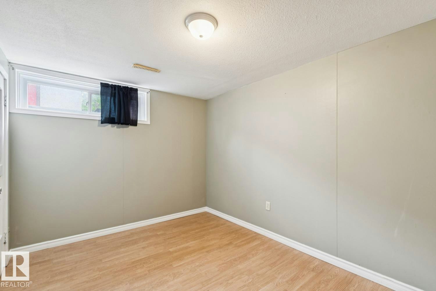 10151 71 Street, Edmonton, AB, T6A 2V6 - 26
