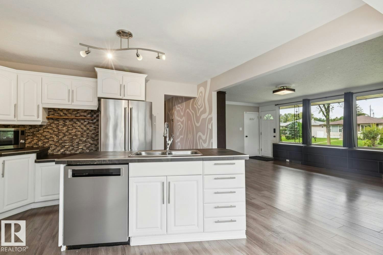 10151 71 Street, Edmonton, AB, T6A 2V6 - 9