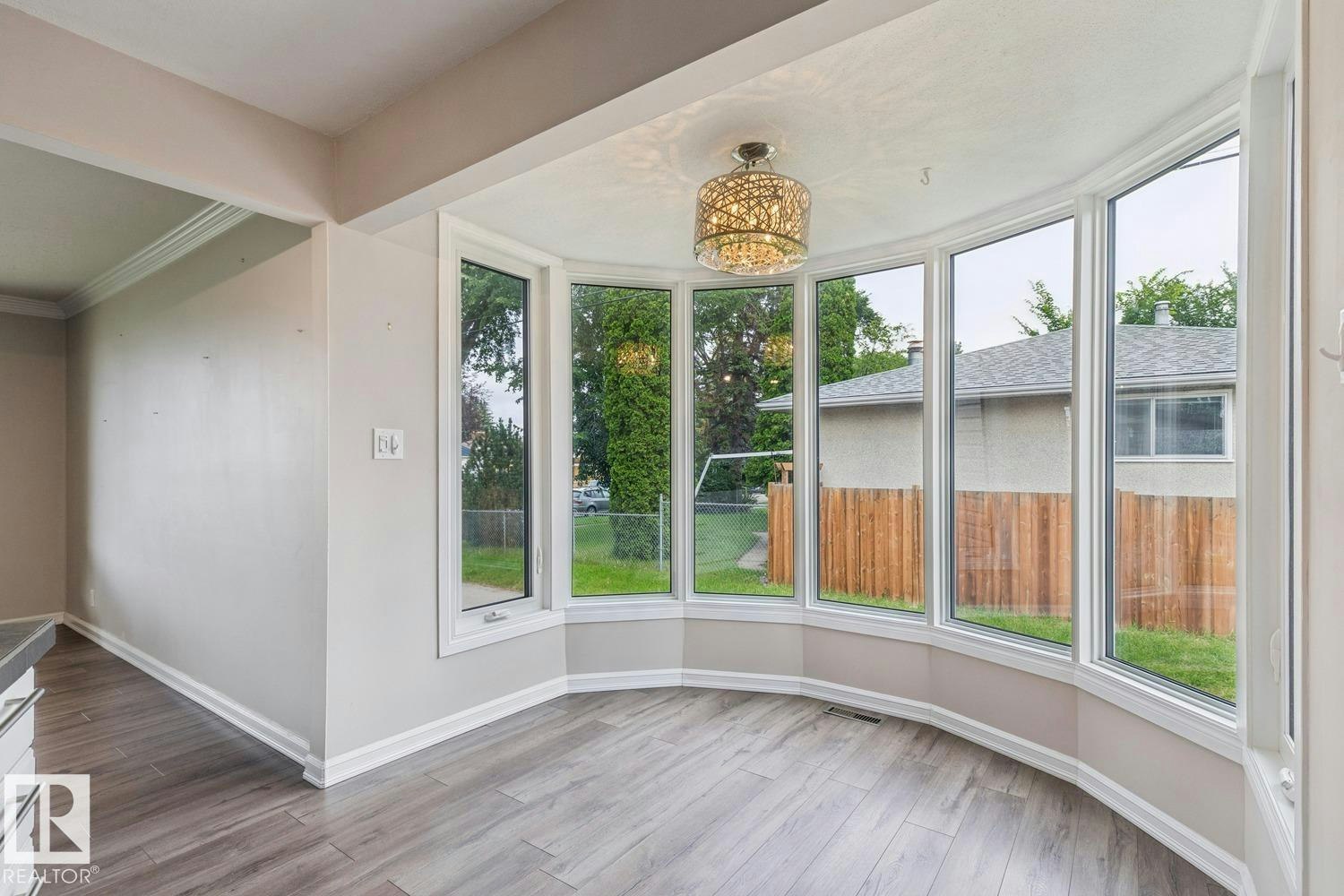 10151 71 Street, Edmonton, AB, T6A 2V6 - 11