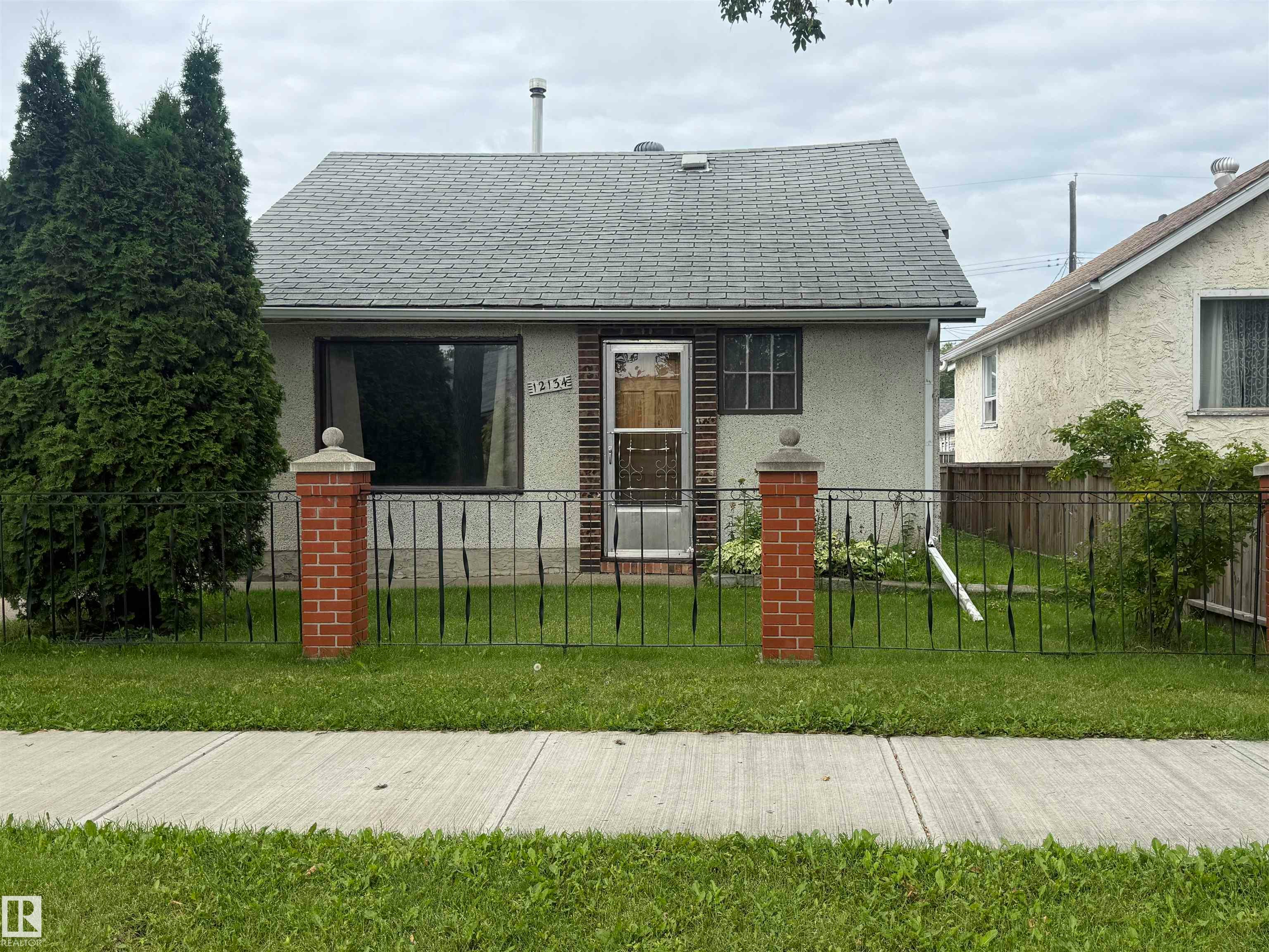 12134 96 Street, Edmonton, AB, T5G 1W1