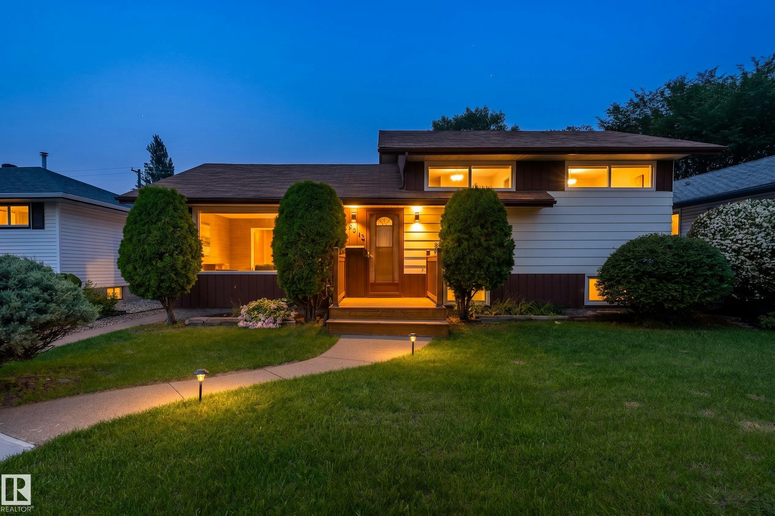 9012 Meadowlark Road, Edmonton, AB, T5R 5W8