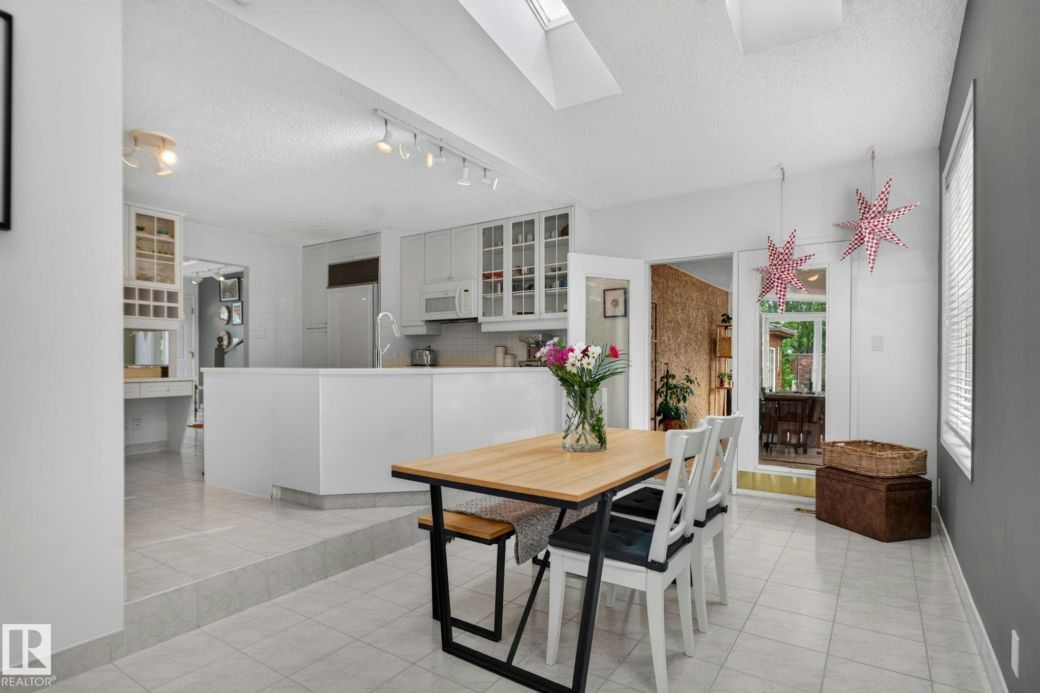 12 Latimer Place, St. Albert, AB, T8N 2J5