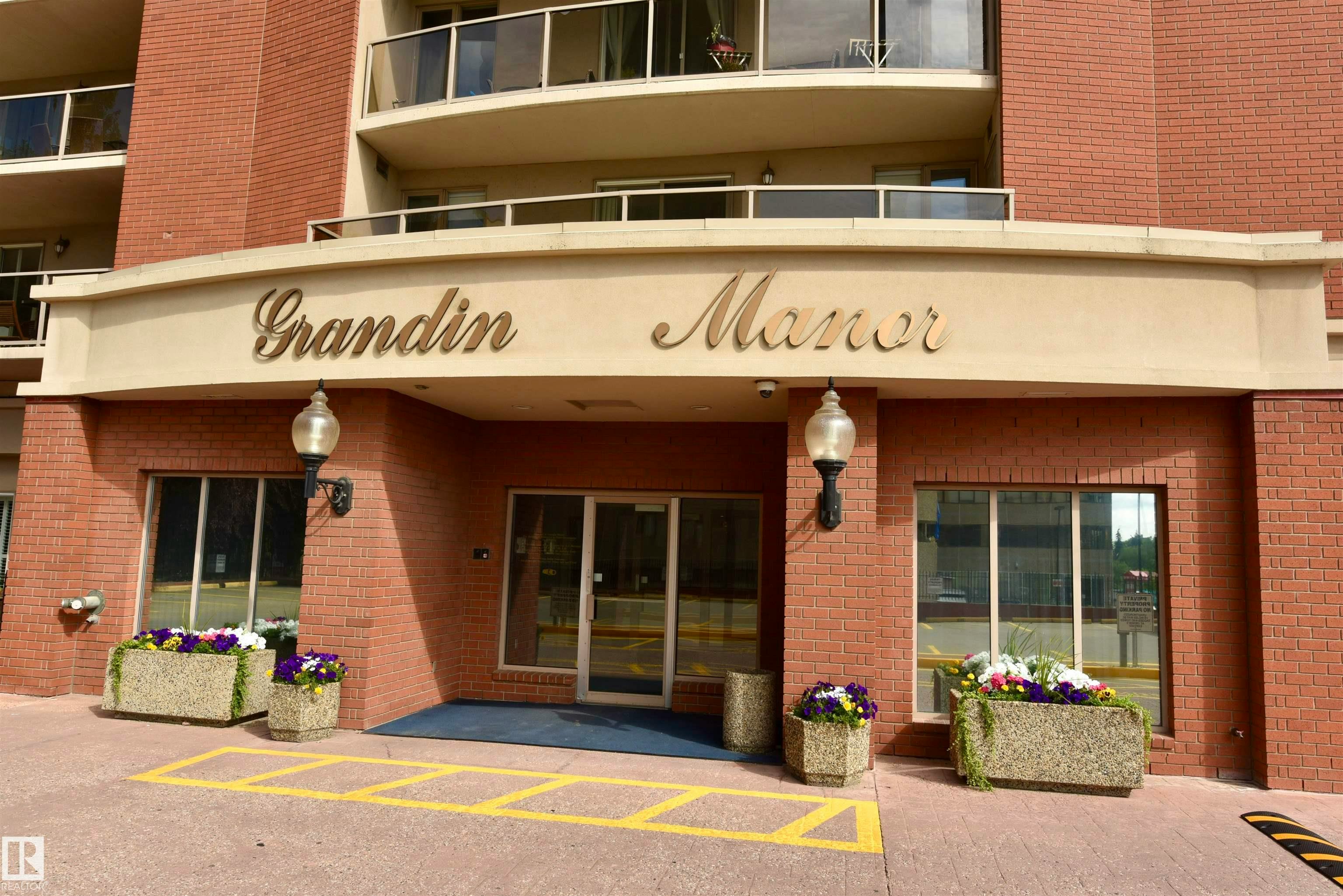 706-9741 110 Street, Edmonton, AB, T5K 2Y8