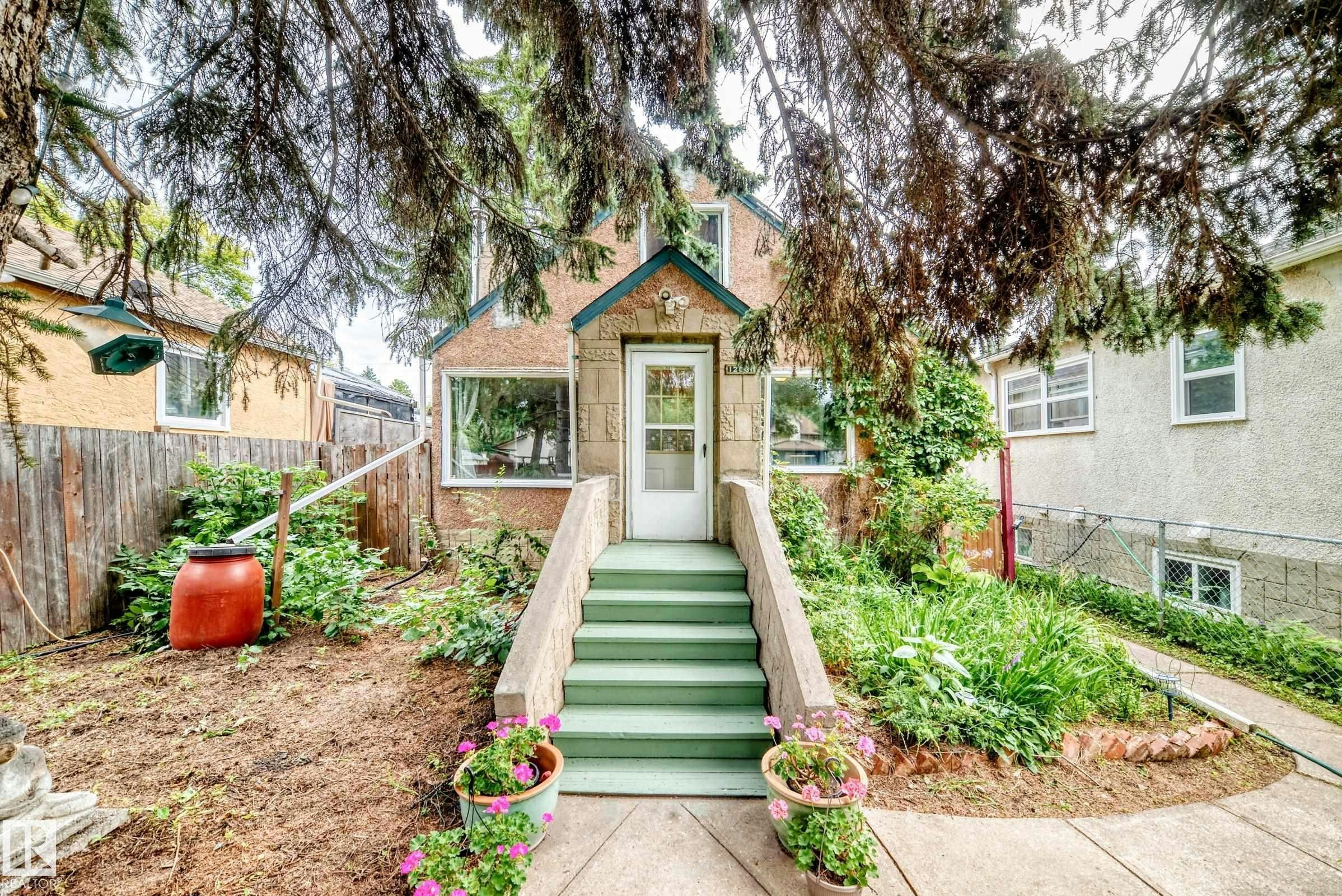 12031 90 Street, Edmonton, AB, T5B 3Z2
