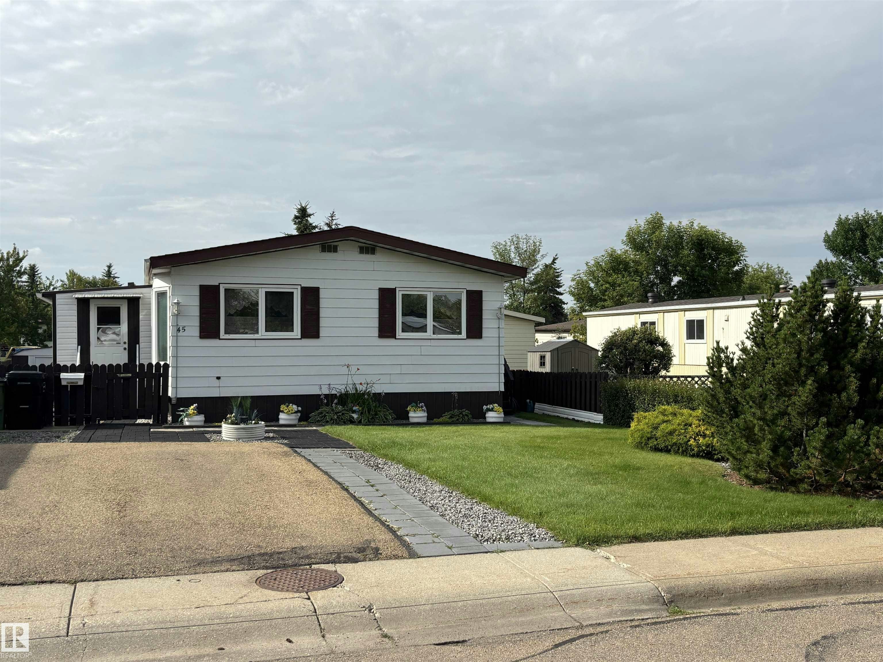 45 Oak Ridge Drive, Edmonton, AB, T6P 1G9