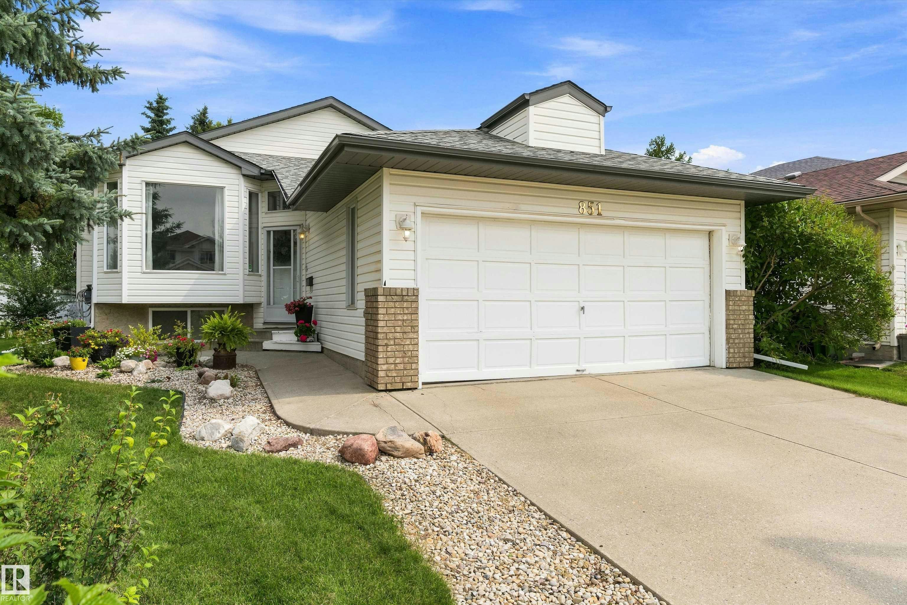 851 112a Street, Edmonton, AB, T6J 6W2