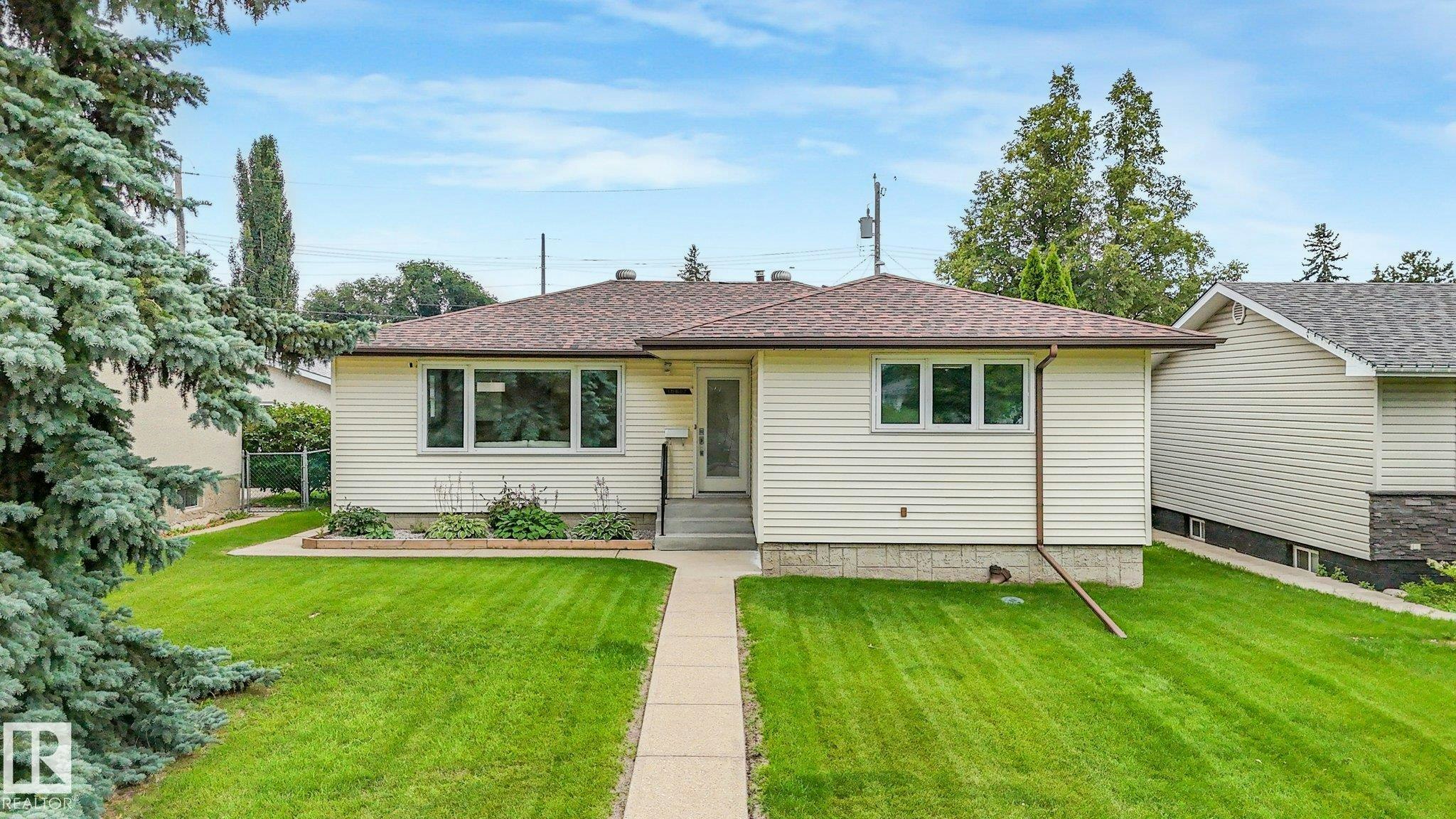 15617 80 Avenue, Edmonton, AB, T5R 3M4