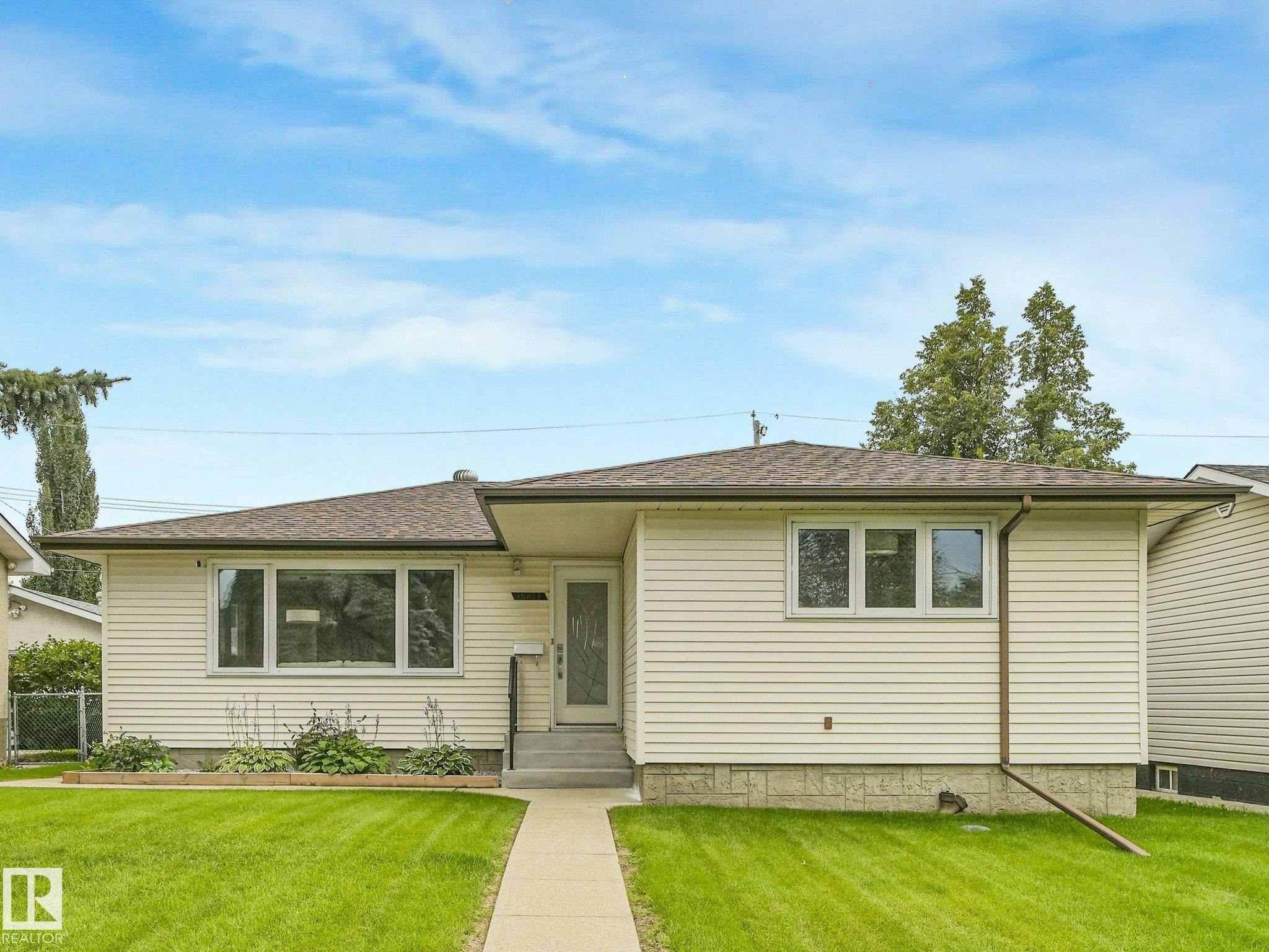 15617 80 Avenue, Edmonton, AB, T5R 3M4