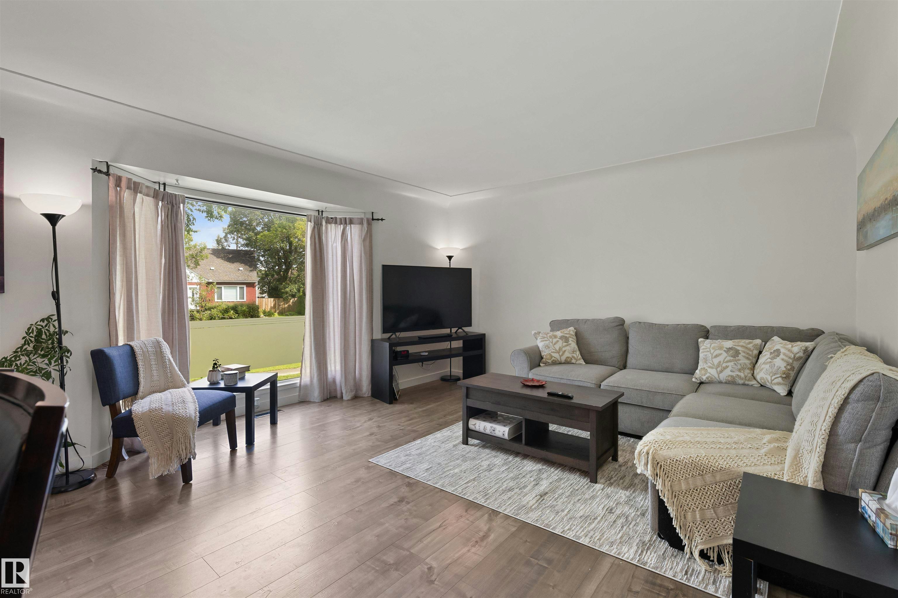 10994 135 Street, Edmonton, AB, T5M 1K2