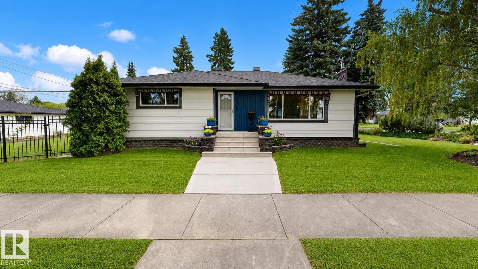 9503 77 Street, Edmonton, AB, T6C 2M8