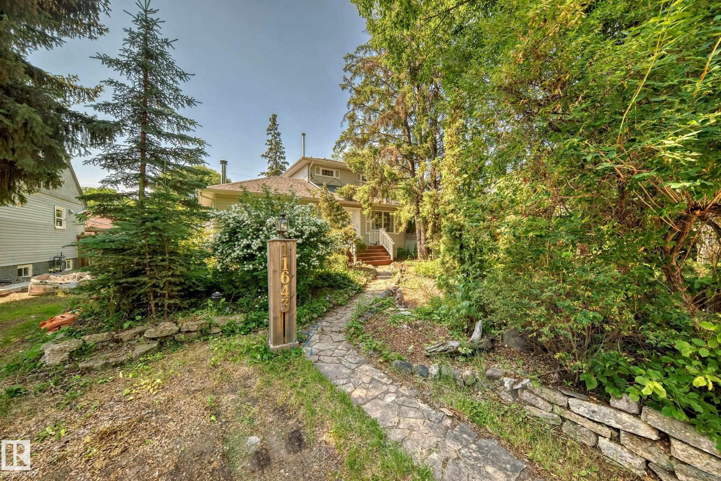 11643 76 Avenue, Edmonton, AB, T6G 0K9
