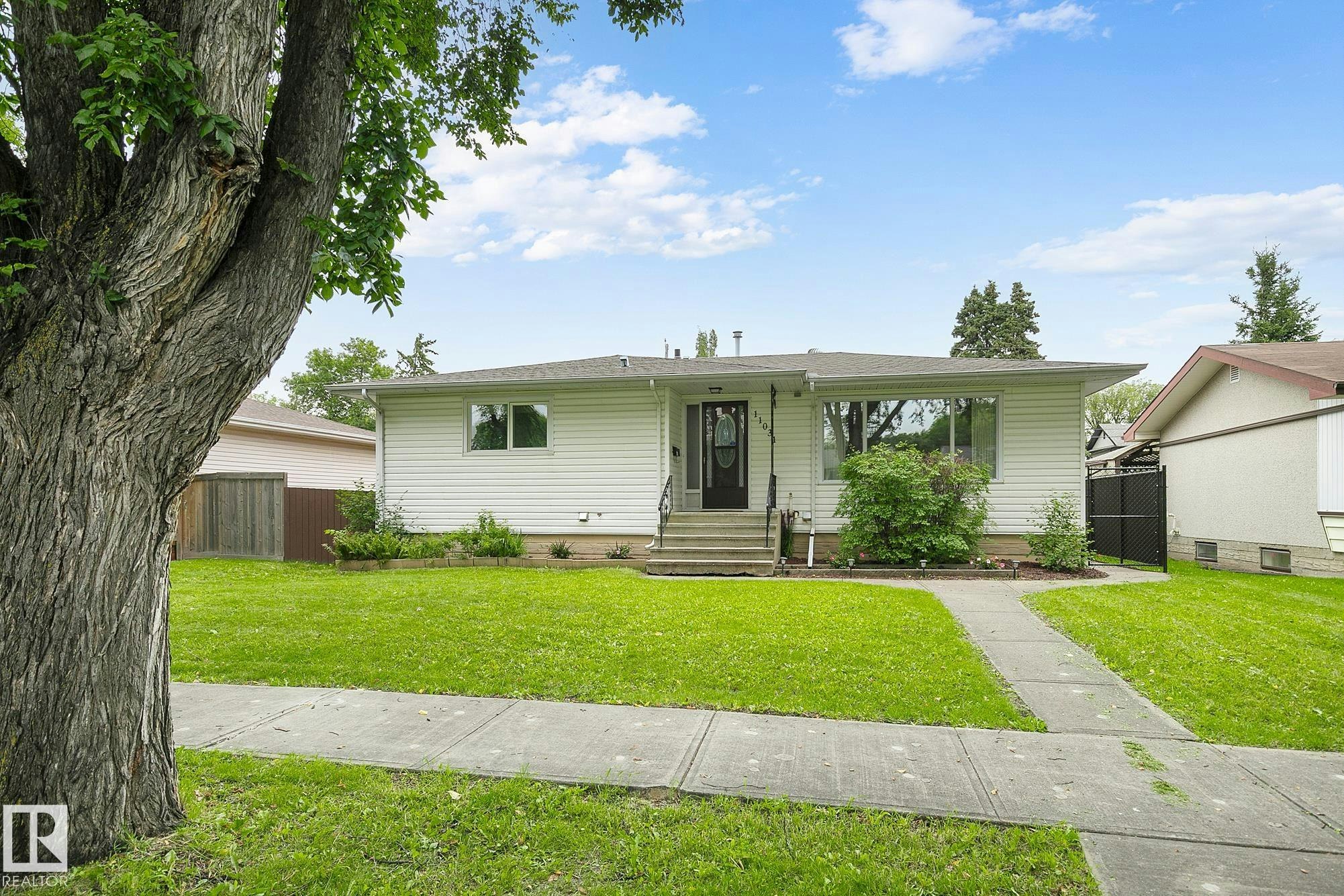11031 152 Street, Edmonton, AB, T5P 1Z9