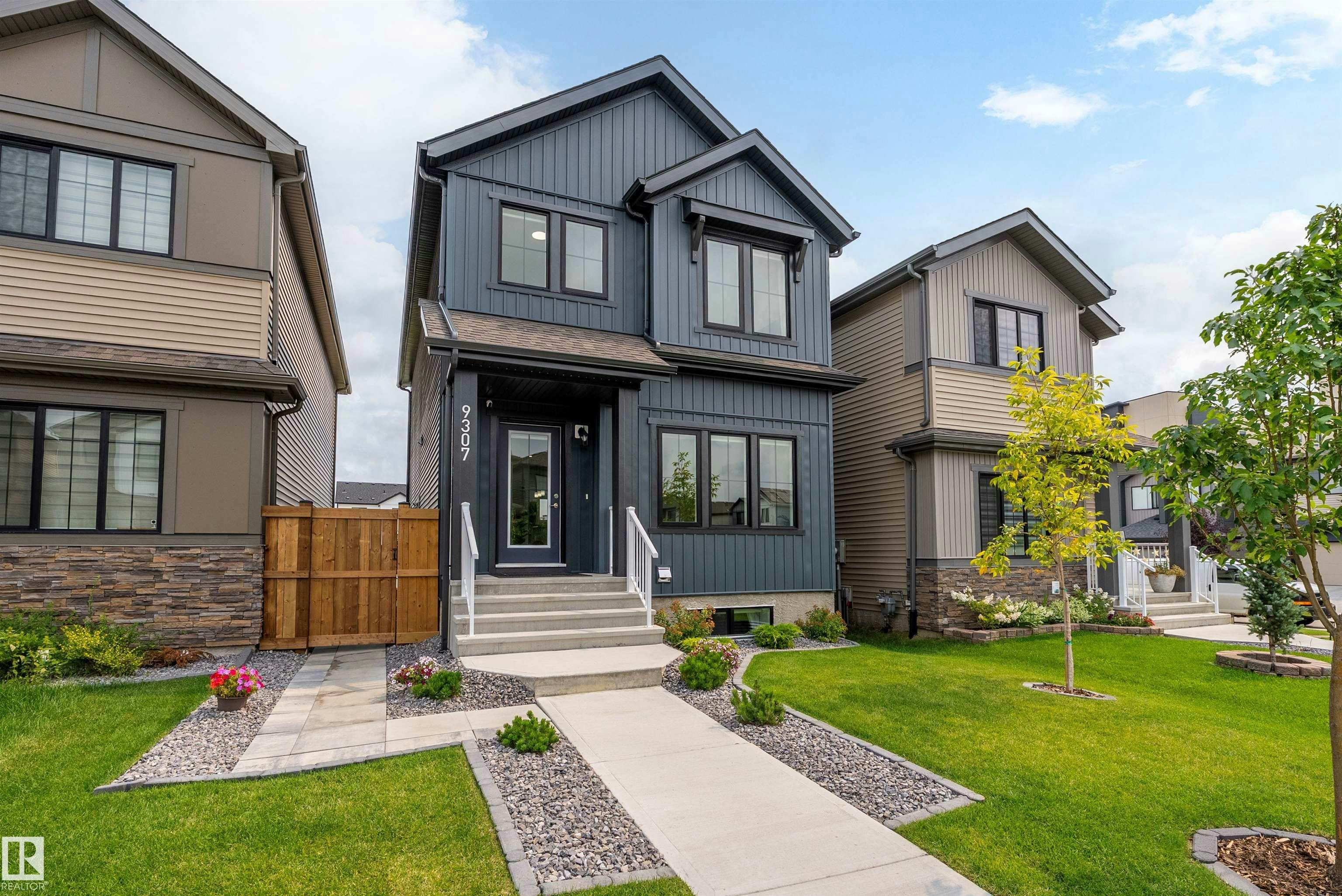 9307 221 Street, Edmonton, AB, T5T 6C9