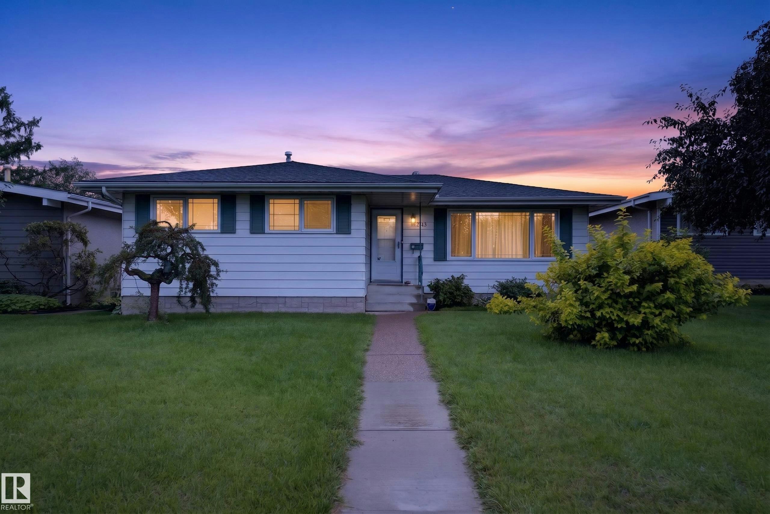 8015 145 Avenue, Edmonton, AB, T5C 2S8