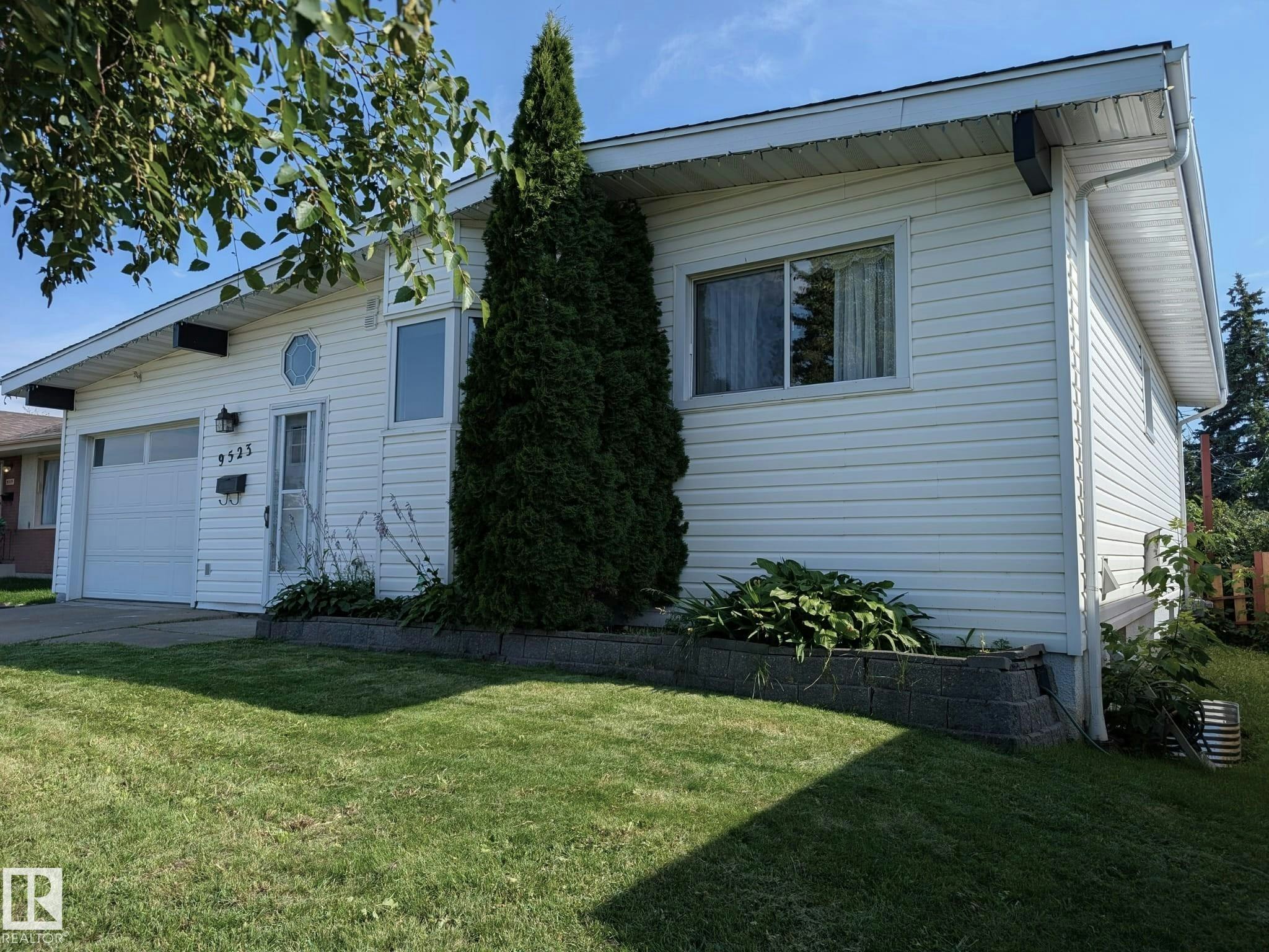 9523 134 Avenue, Edmonton, AB, T5E 1H8