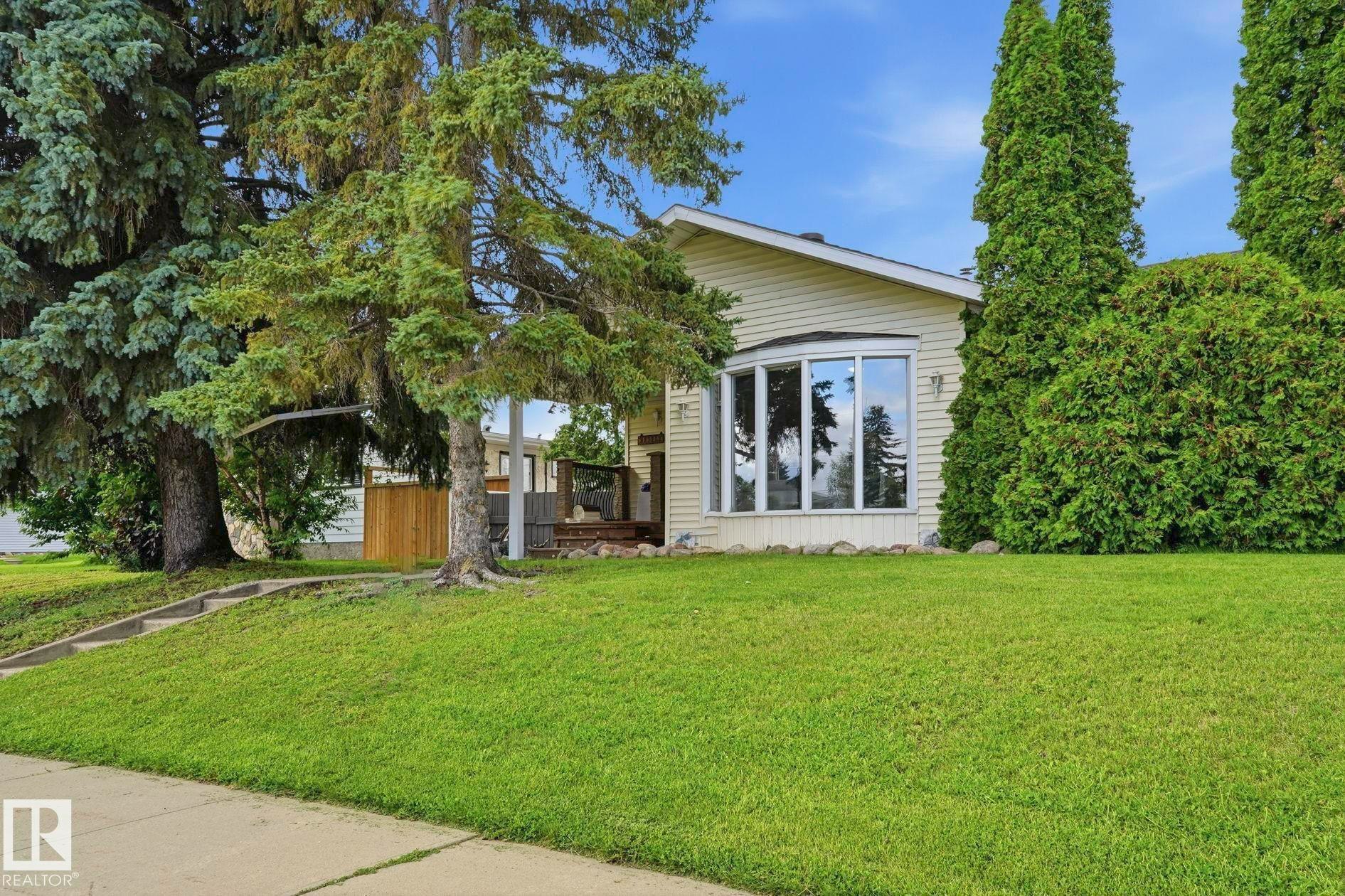 10528 45 Street NW, Edmonton, AB, T6A 1X5