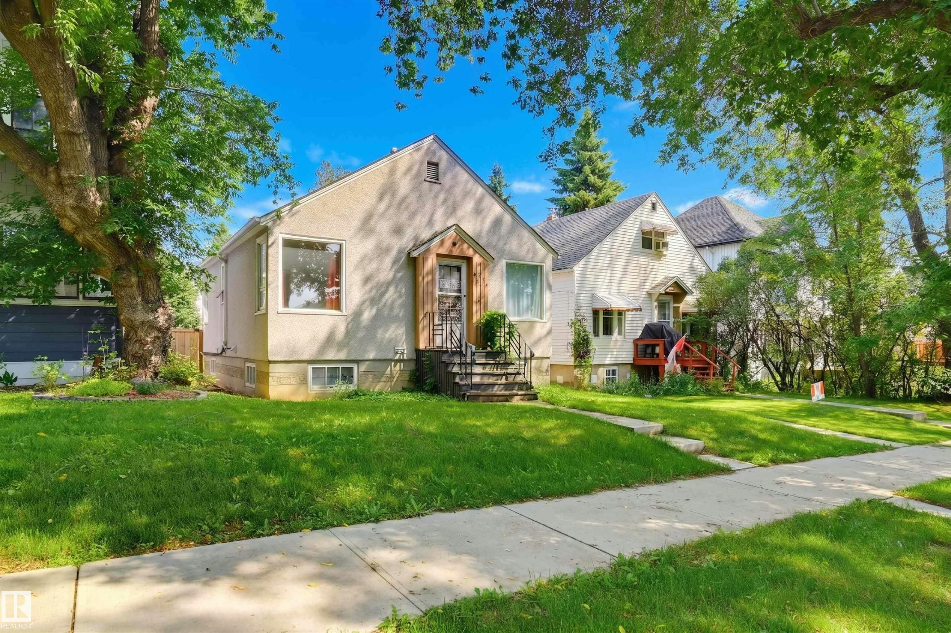 9728 89 Avenue, Edmonton, AB, T6E 2S2