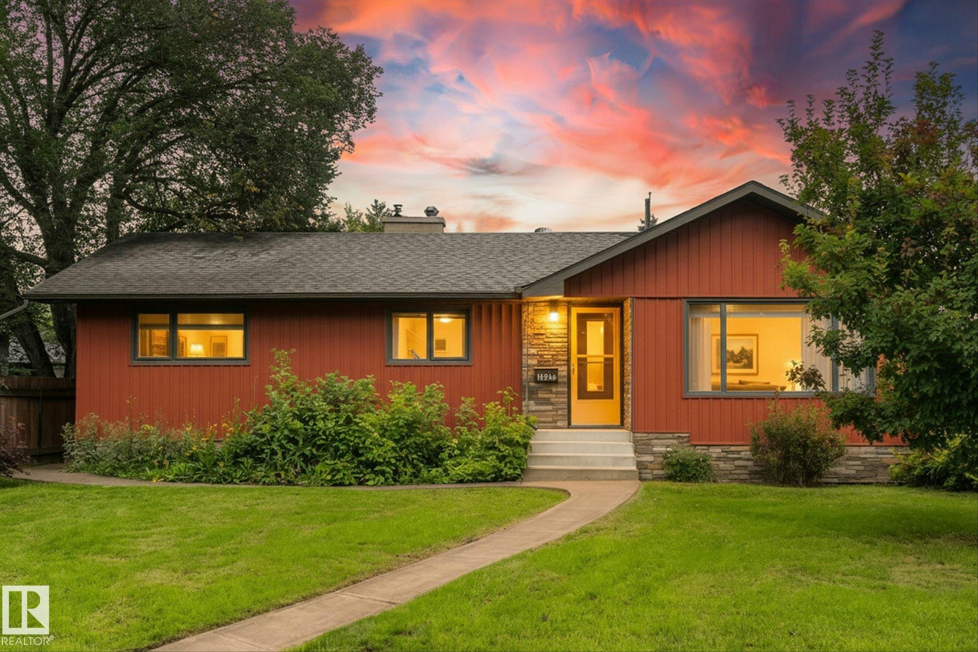 15930 93 Avenue, Edmonton, AB, T5R 5H5