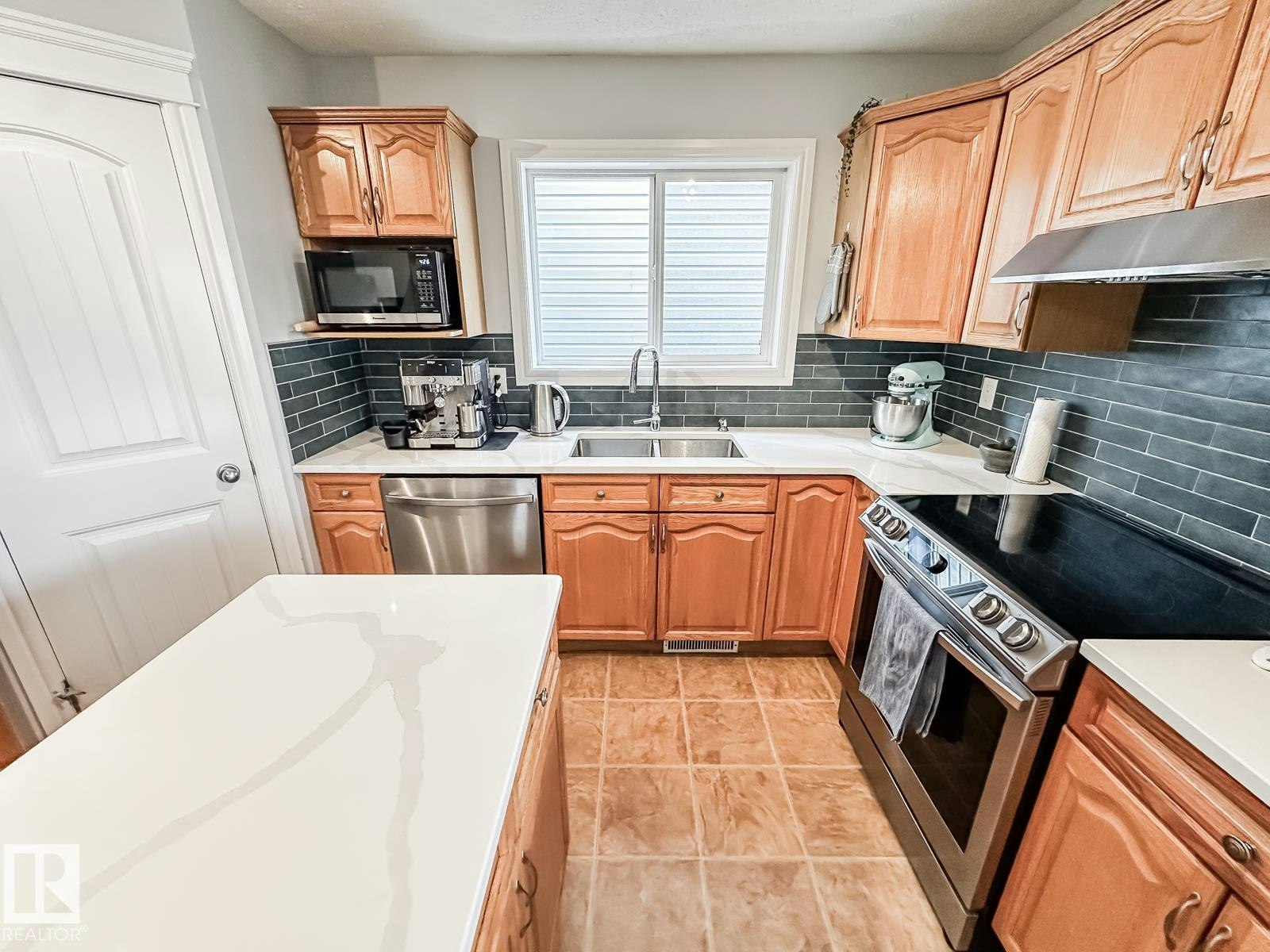 12060 19 Avenue, Edmonton, AB, T6W 1W5 - 23