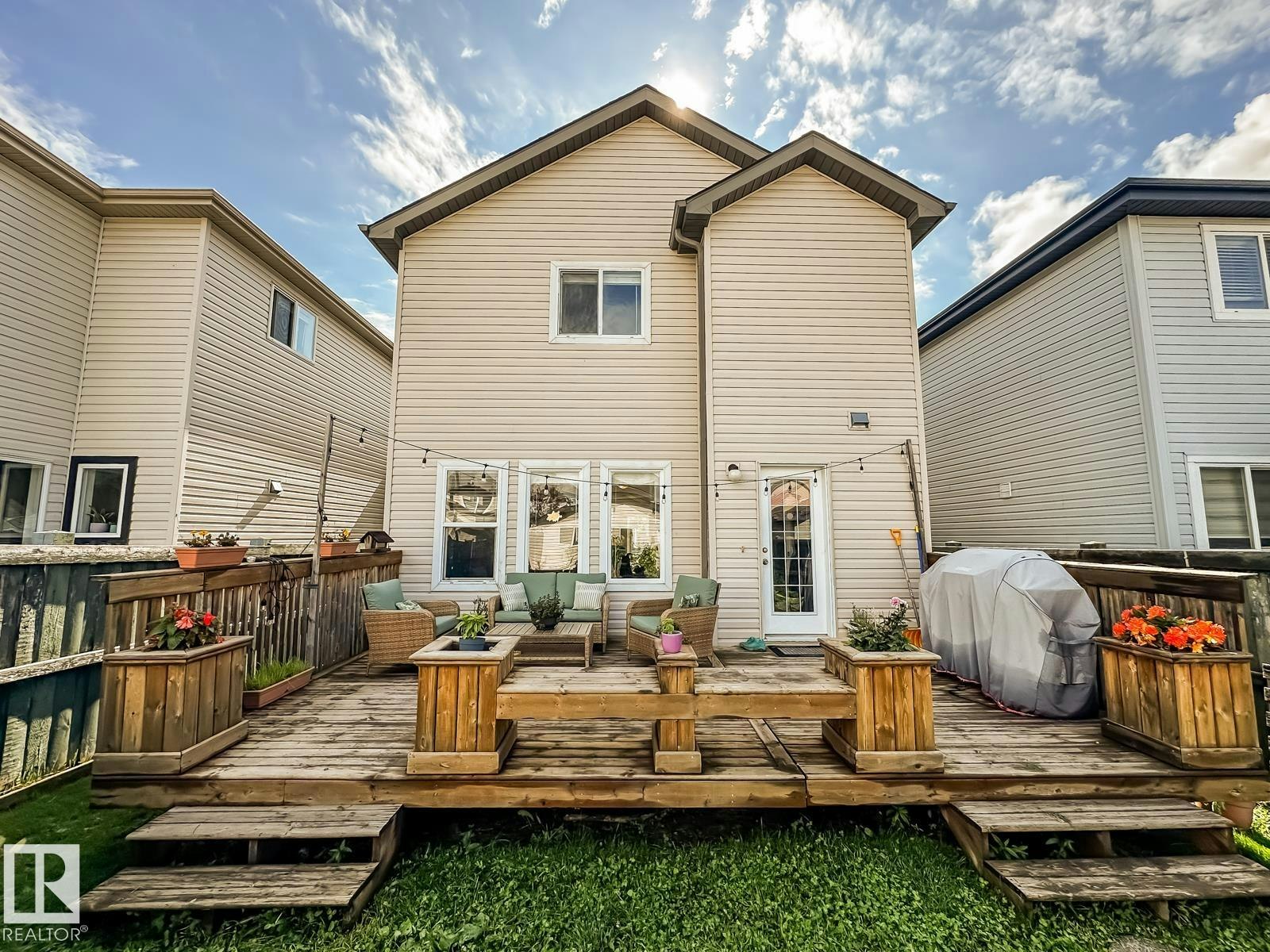 12060 19 Avenue, Edmonton, AB, T6W 1W5 - 12
