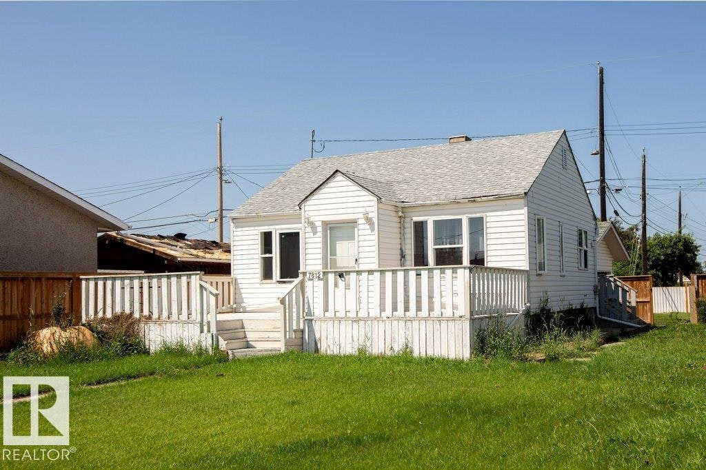 7812 128 Avenue, Edmonton, AB, T5C 1T7