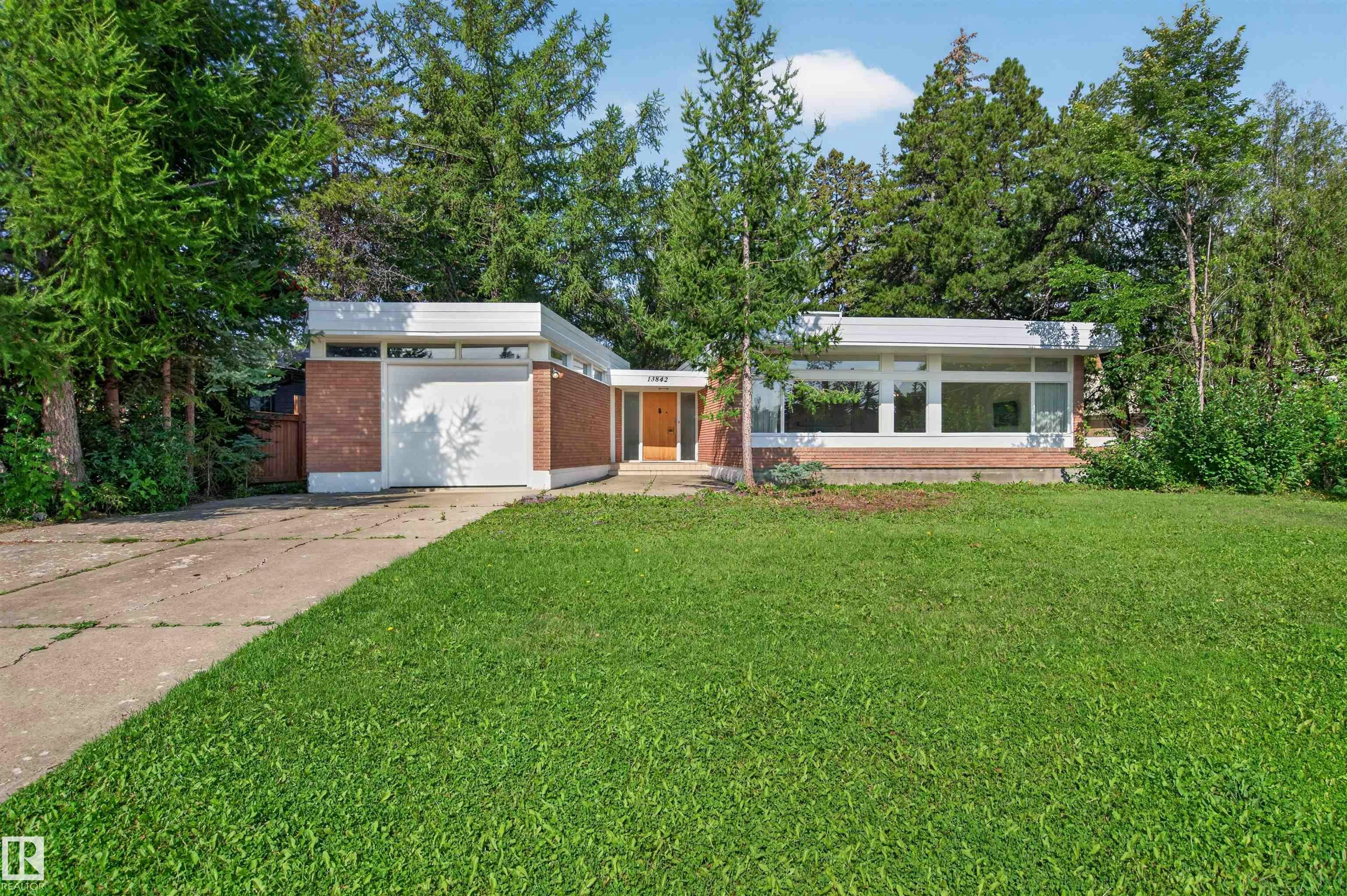 13842 Ravine Drive, Edmonton, AB, T5N 3M1