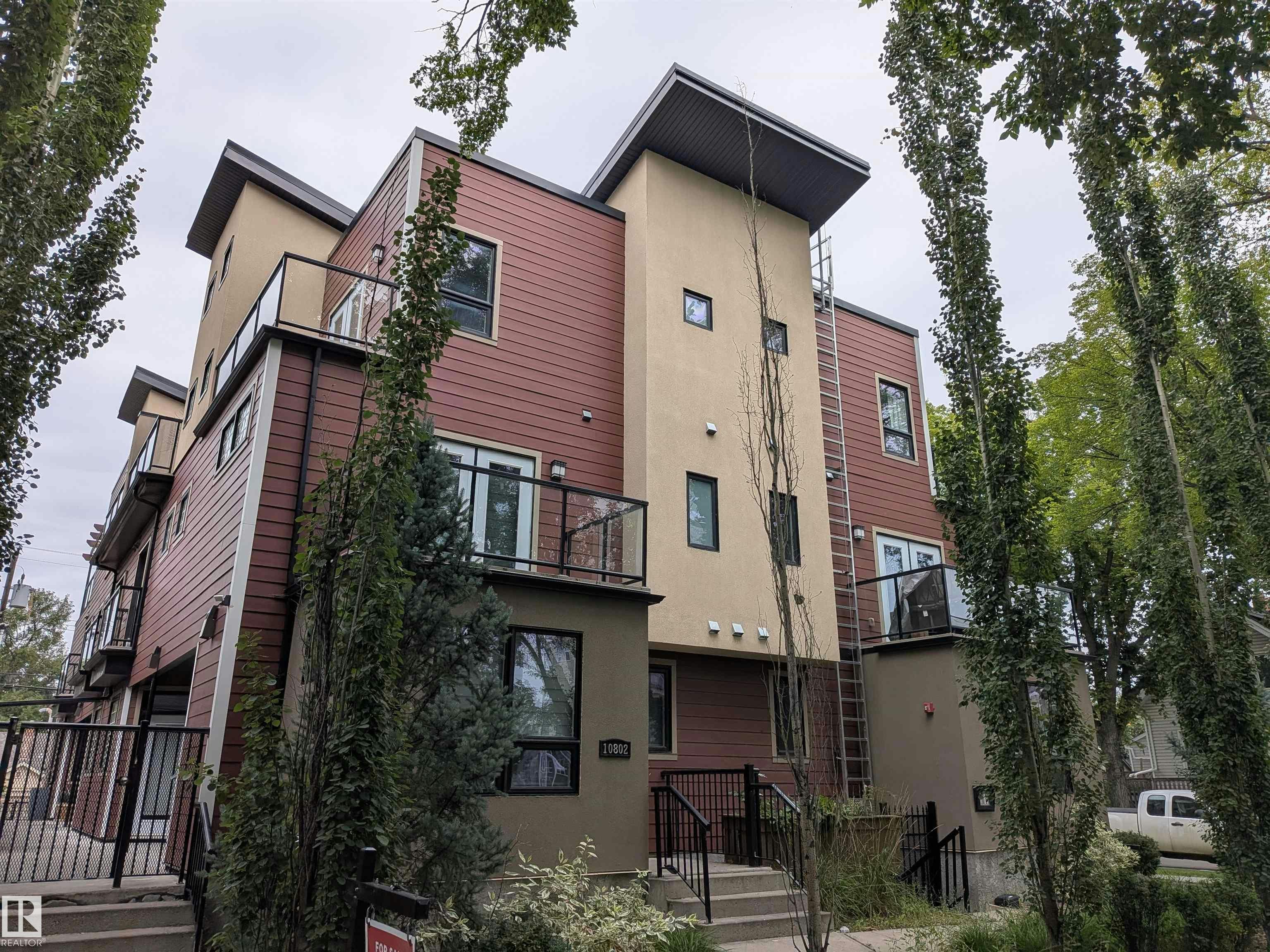 10806 83 Avenue, Edmonton, AB, T6E 2E7