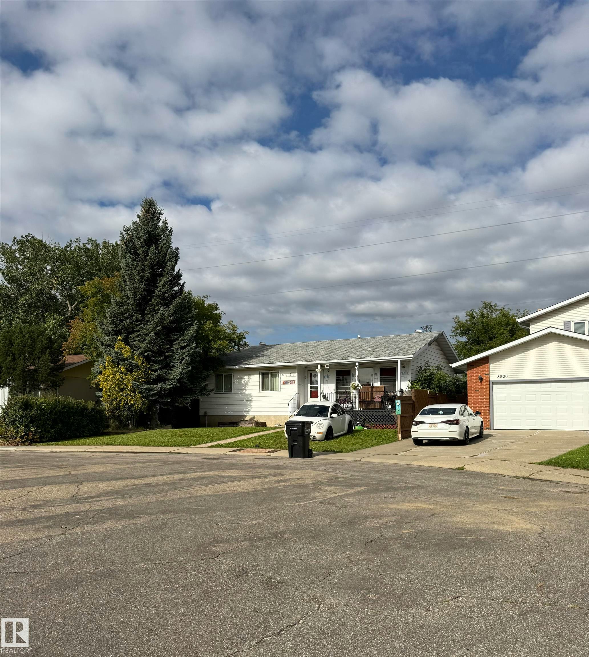8824 30 Avenue, Edmonton, AB, T6K 2X7