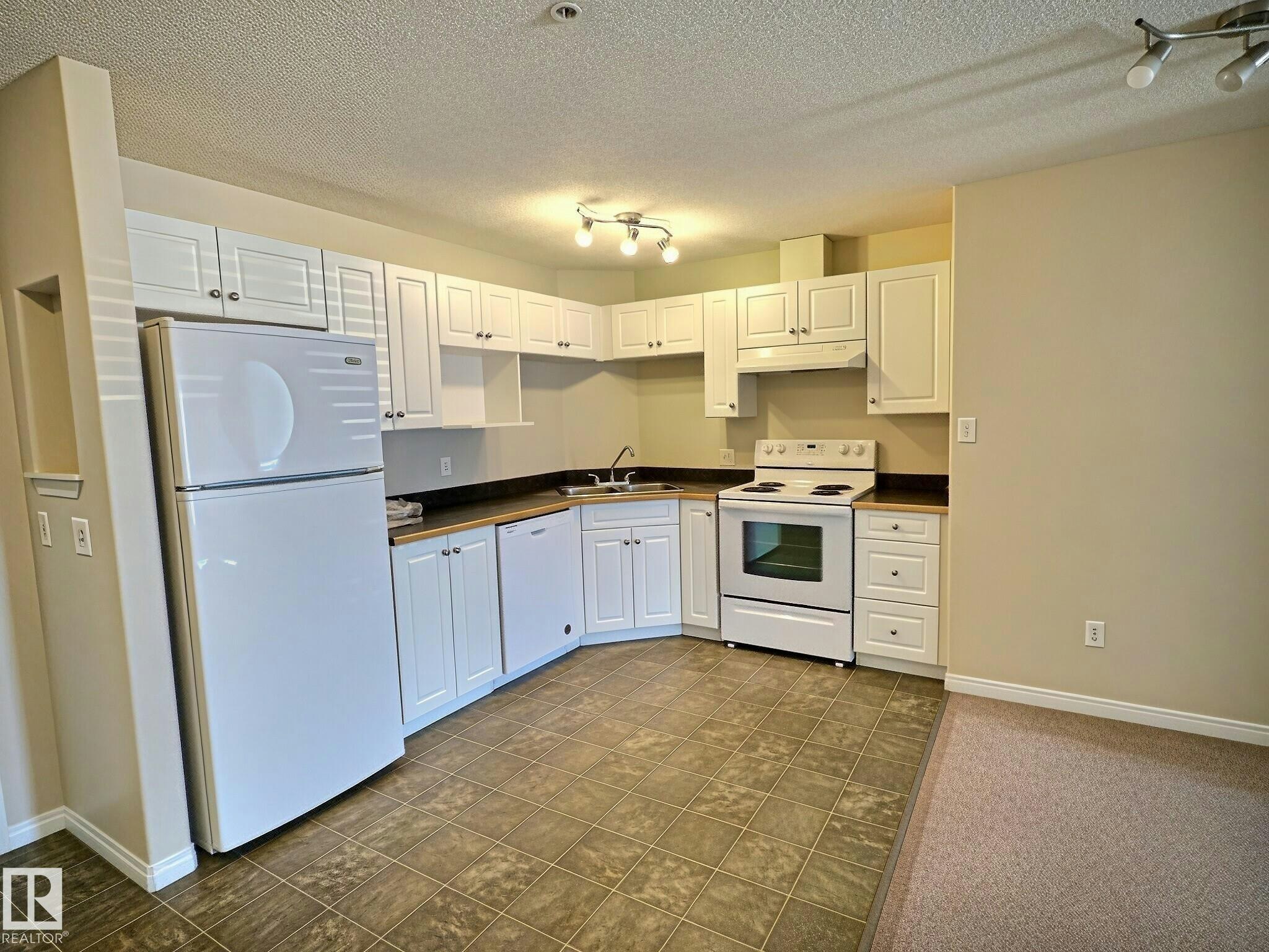 111-5350 199 Street, Edmonton, AB, T6M 0A4