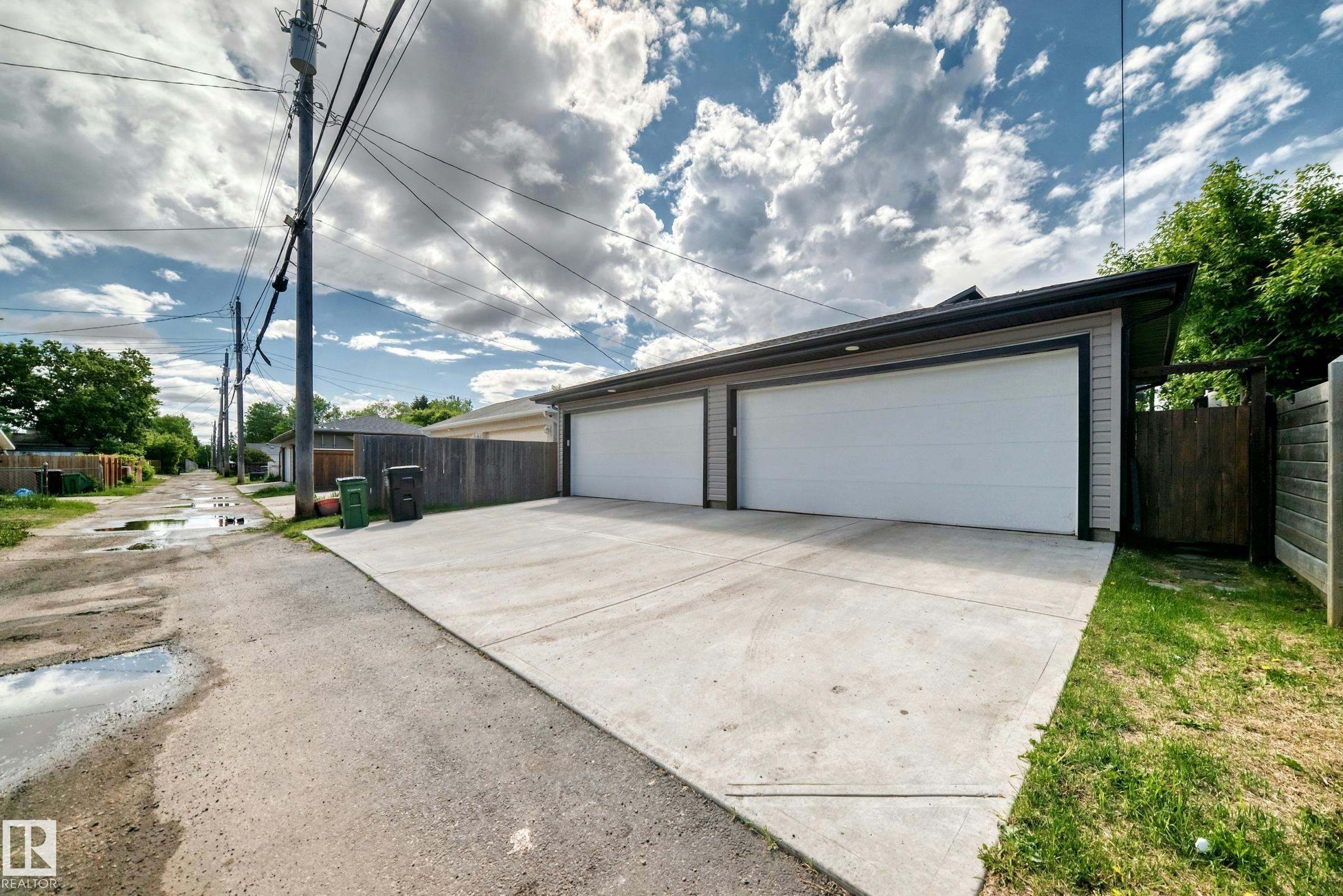 9830 73 Avenue, Edmonton, AB, T6E 1B6 - 55