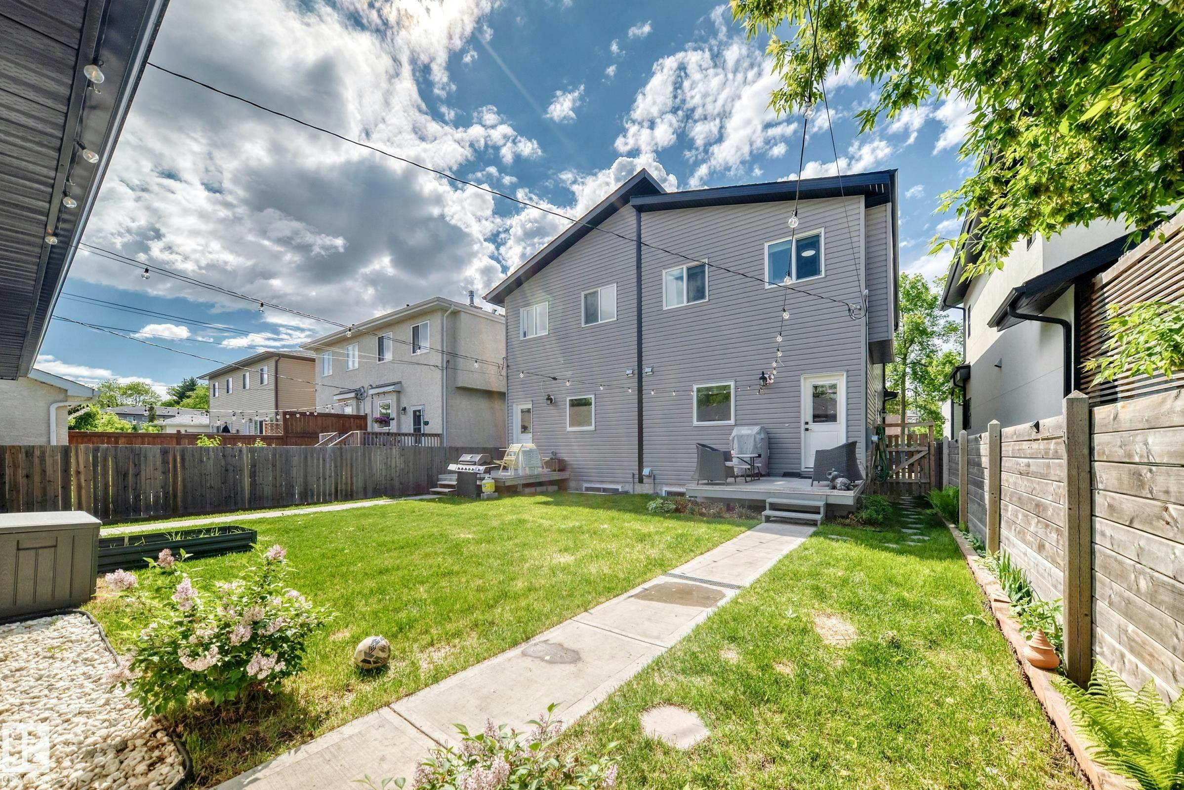 9830 73 Avenue, Edmonton, AB, T6E 1B6 - 51