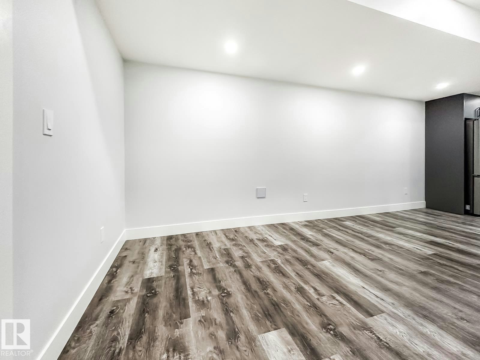 9830 73 Avenue, Edmonton, AB, T6E 1B6 - 40