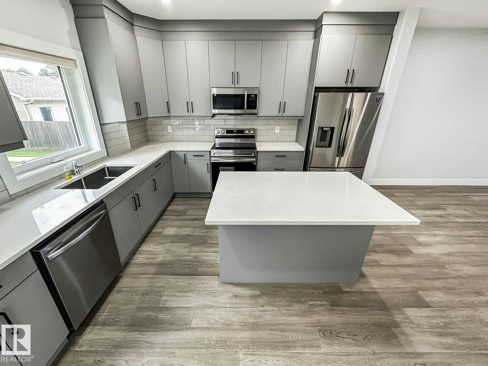 9830 73 Avenue, Edmonton, AB, T6E 1B6 - 17