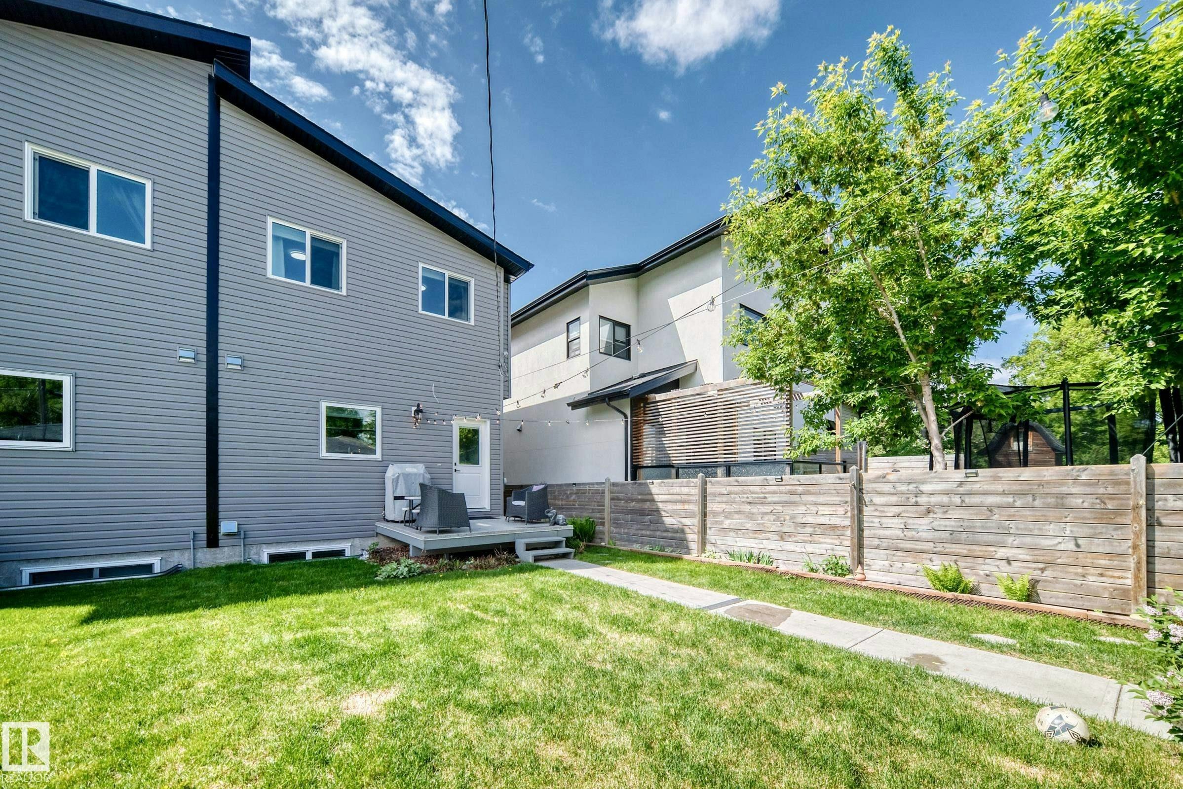 9830 73 Avenue, Edmonton, AB, T6E 1B6 - 50
