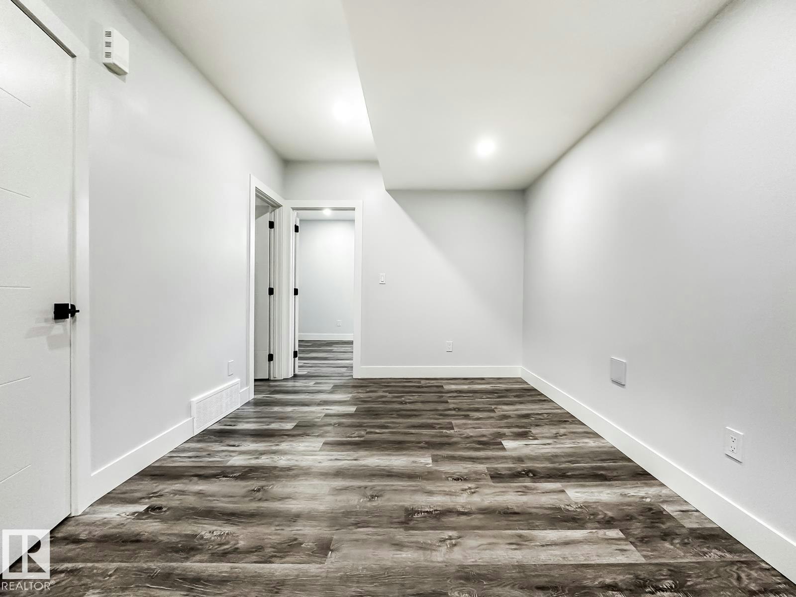9830 73 Avenue, Edmonton, AB, T6E 1B6 - 39