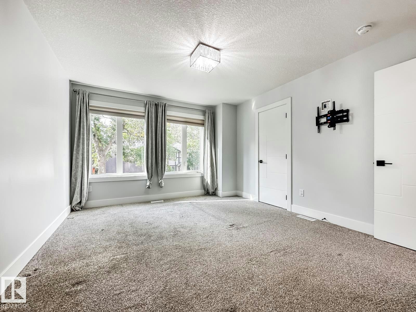 9830 73 Avenue, Edmonton, AB, T6E 1B6 - 23
