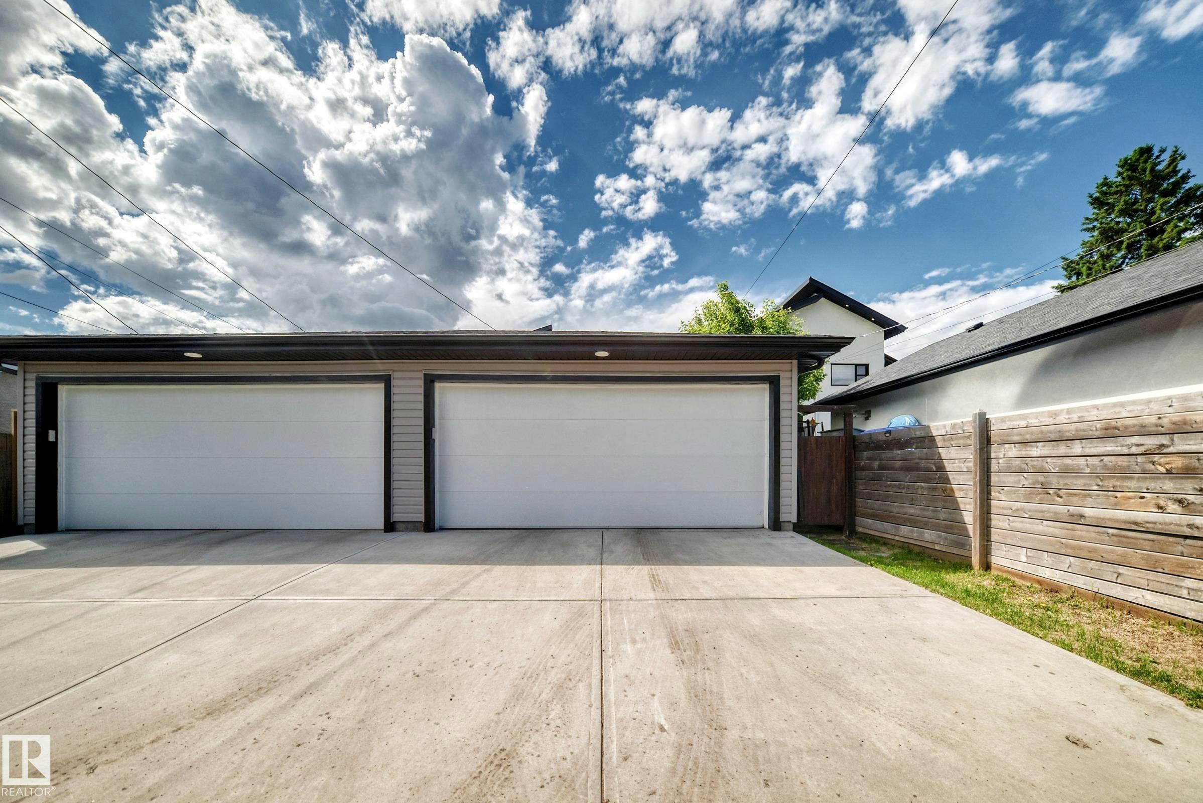 9830 73 Avenue, Edmonton, AB, T6E 1B6 - 54