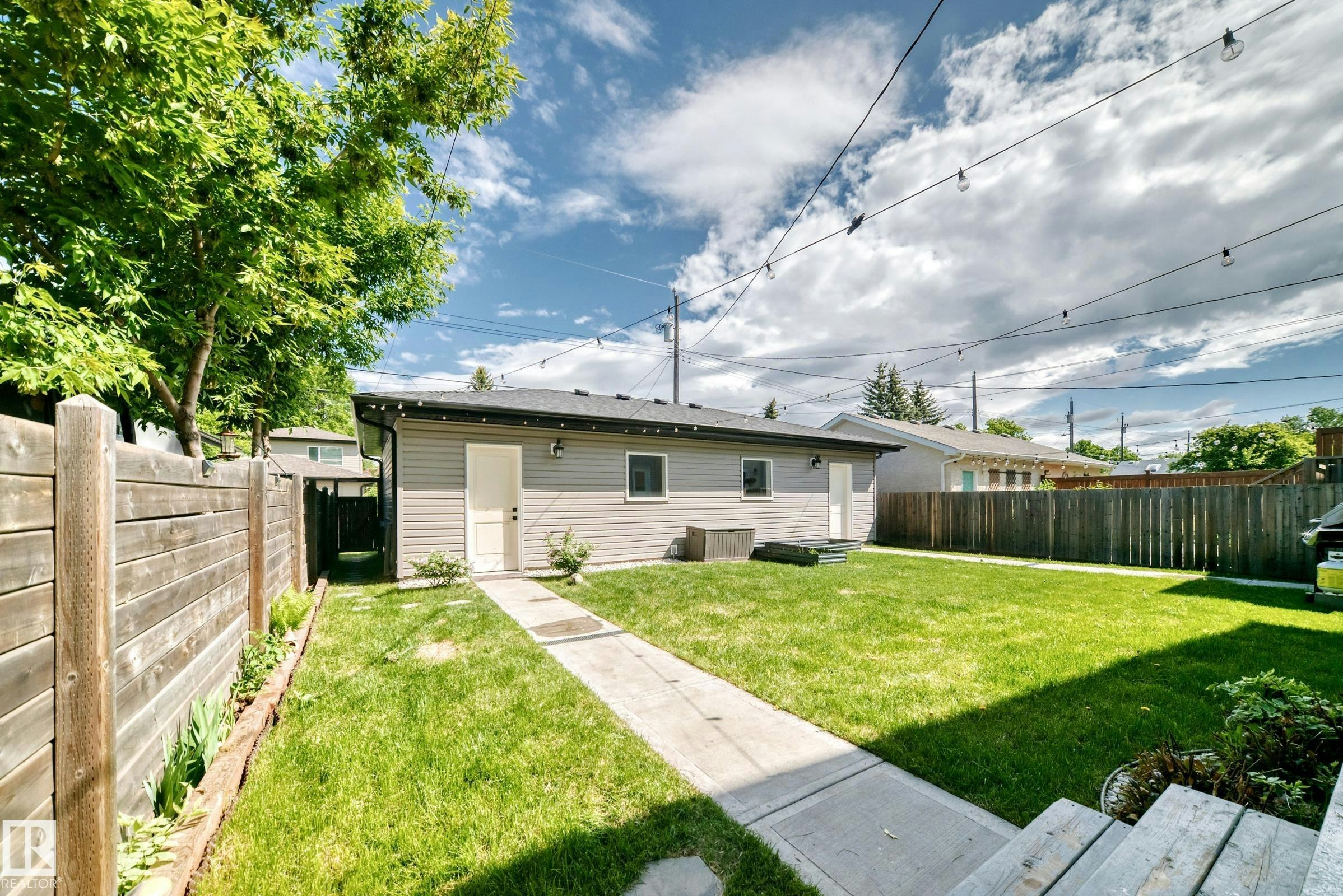 9830 73 Avenue, Edmonton, AB, T6E 1B6 - 49