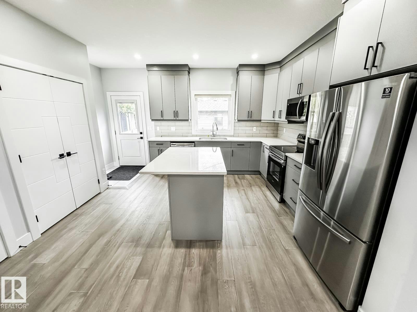 9830 73 Avenue, Edmonton, AB, T6E 1B6 - 15