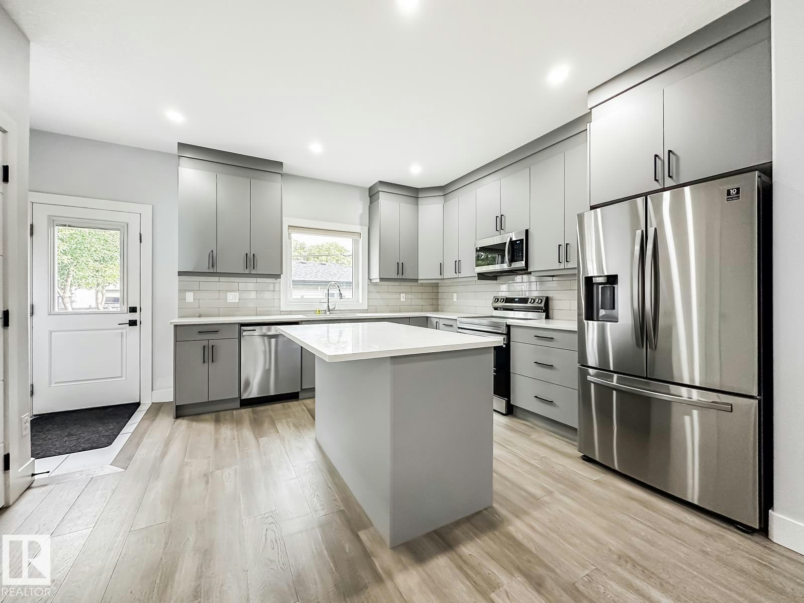 9830 73 Avenue, Edmonton, AB, T6E 1B6 - 16