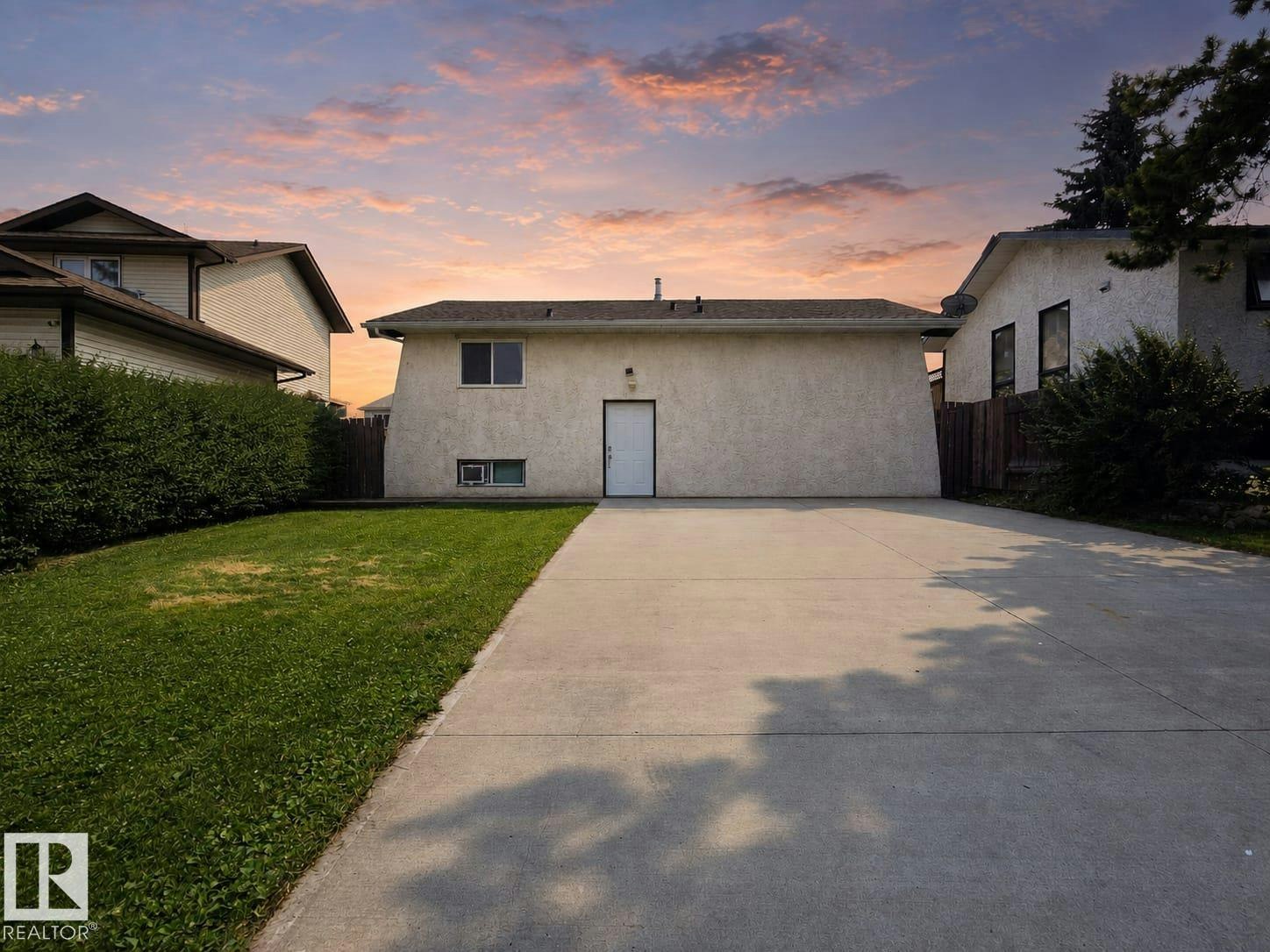 3511 28 Avenue, Edmonton, AB, T6L 3Y5
