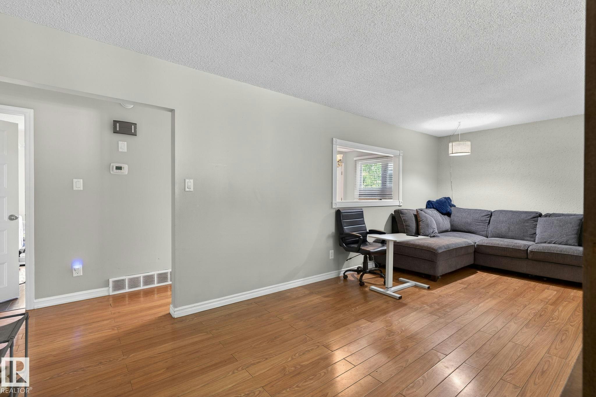 7804 136 Avenue - 4