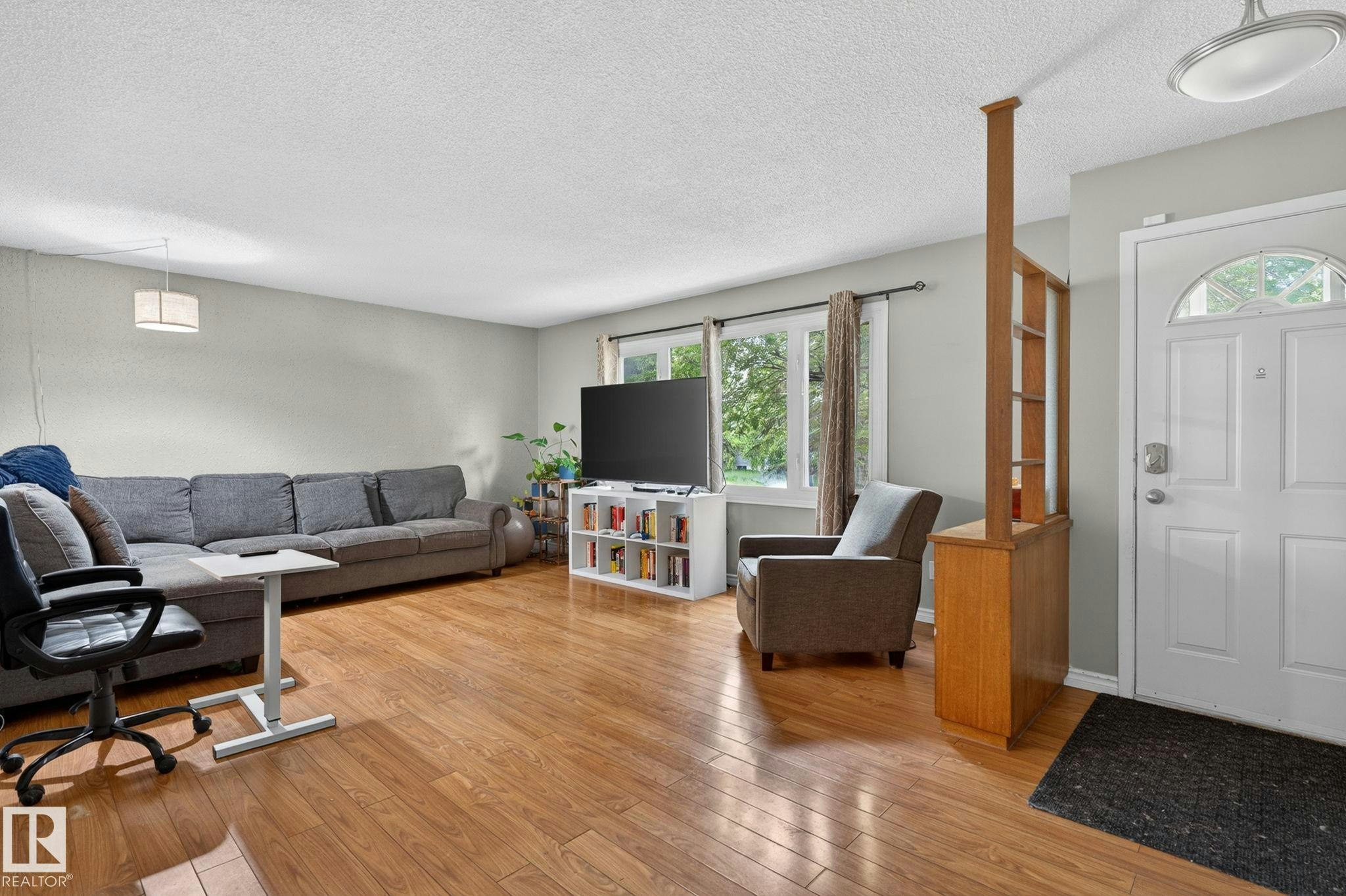 7804 136 Avenue - 2