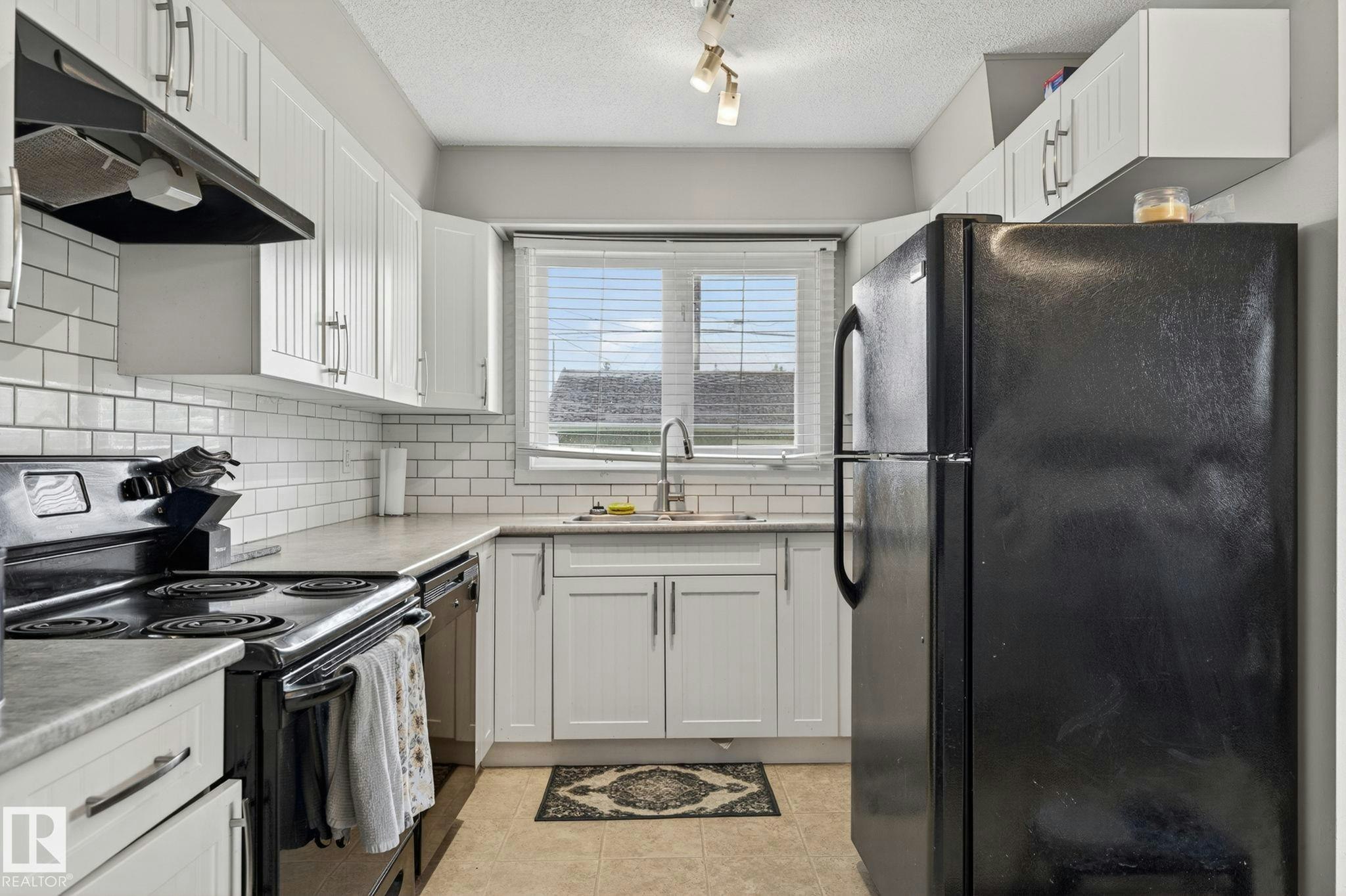 7804 136 Avenue, Edmonton, AB, T5C 2K5 - 8