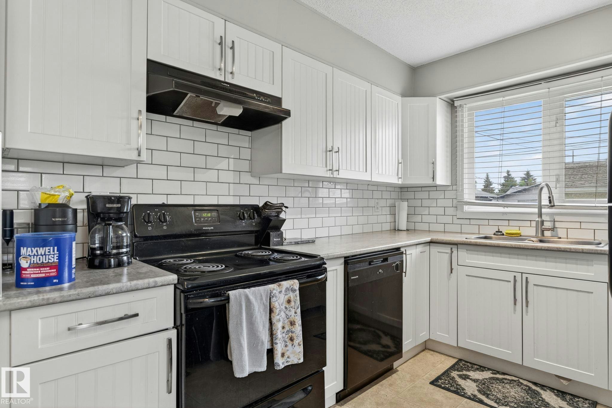7804 136 Avenue, Edmonton, AB, T5C 2K5 - 9